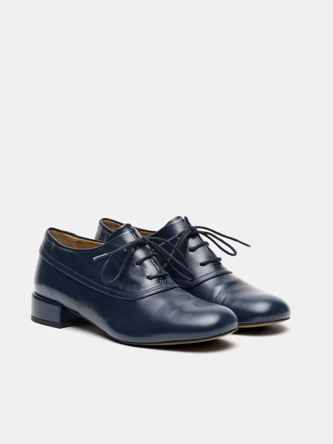 Zapato de mujer en piel con tacón bajo. Mila - Image 3