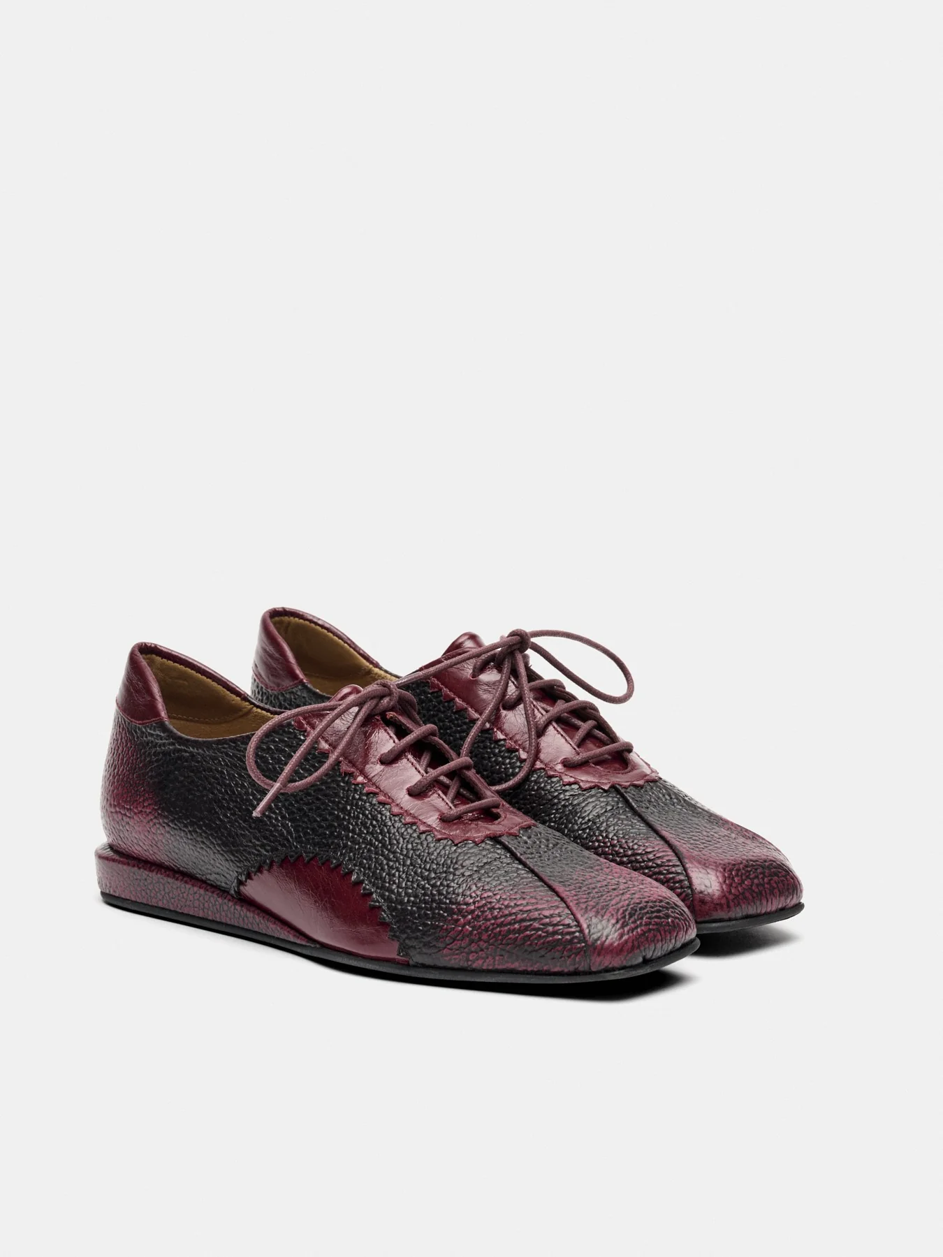 Zapato de mujer en piel con tacón bajo. Milan