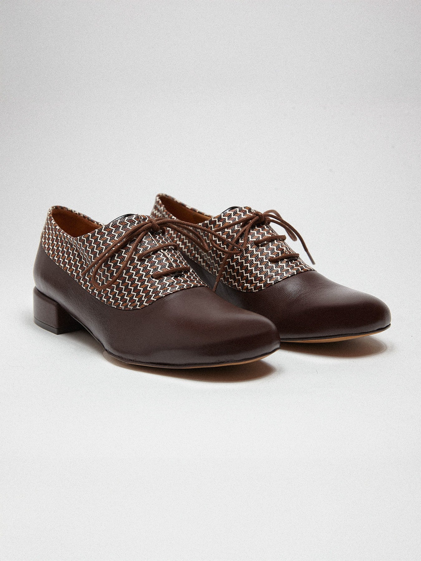 Zapato de mujer en piel con tacón bajo. Milka - Image 2