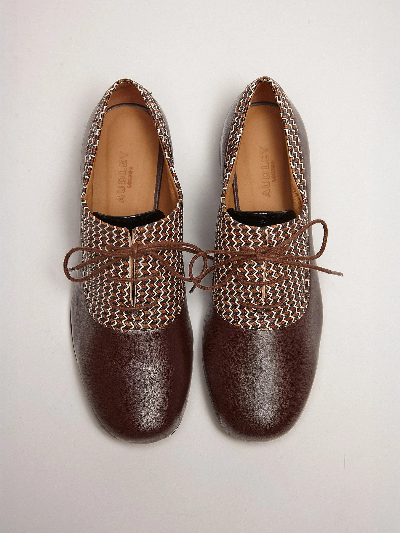 Zapato de mujer en piel con tacón bajo. Milka - Image 3