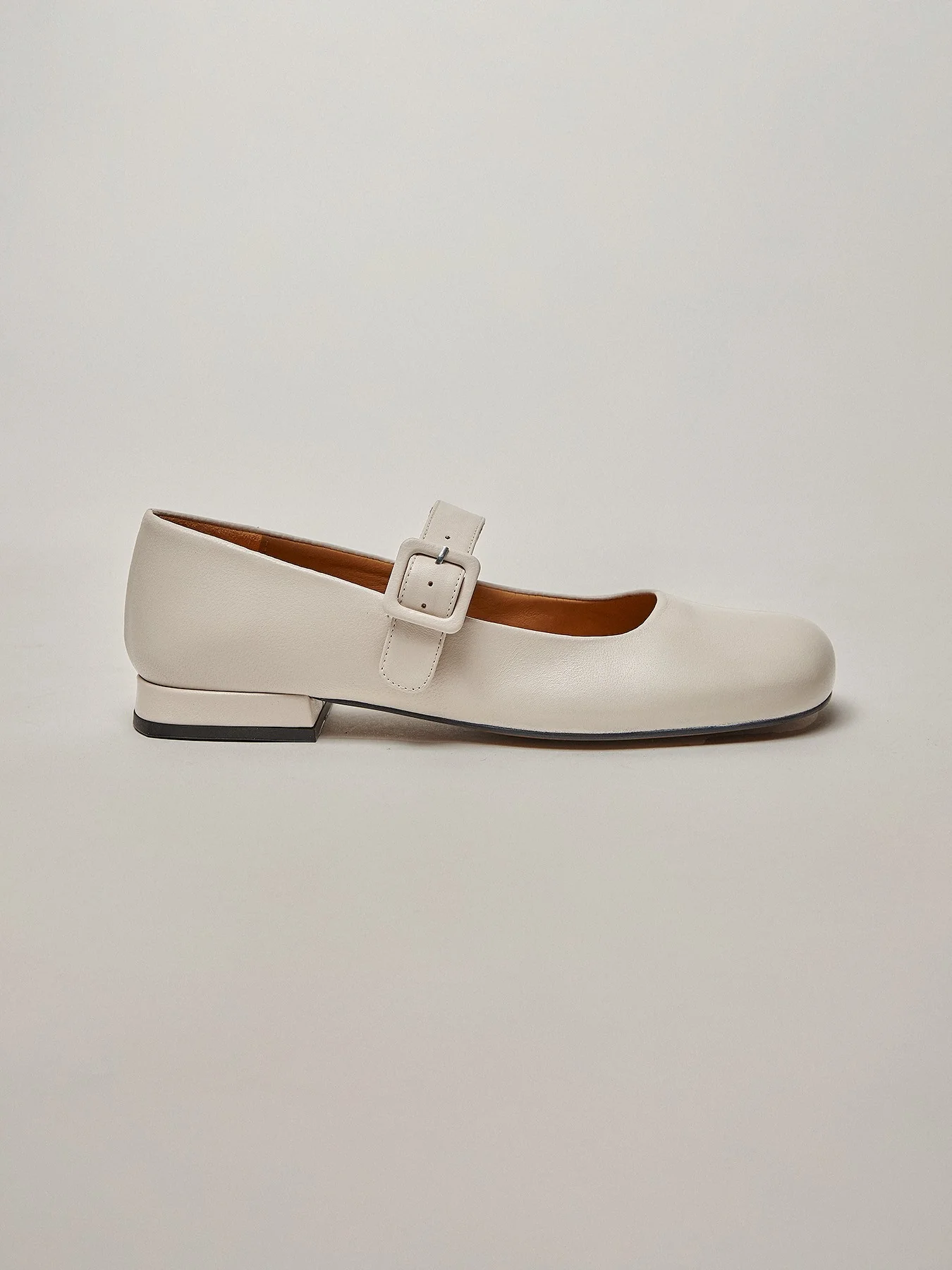Zapato de mujer en piel con tacón bajo. Mimi - Image 2