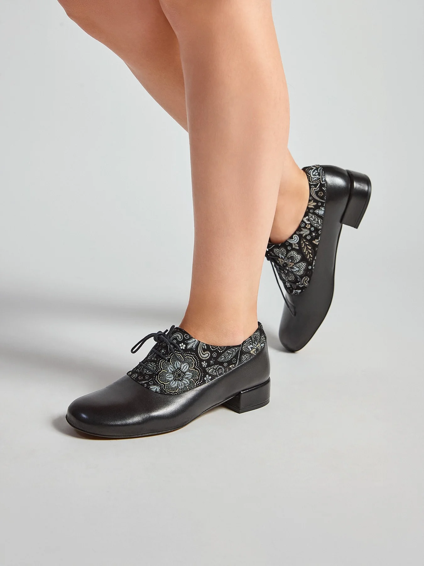 Zapato de mujer en piel con tacón bajo. Miren - Image 4