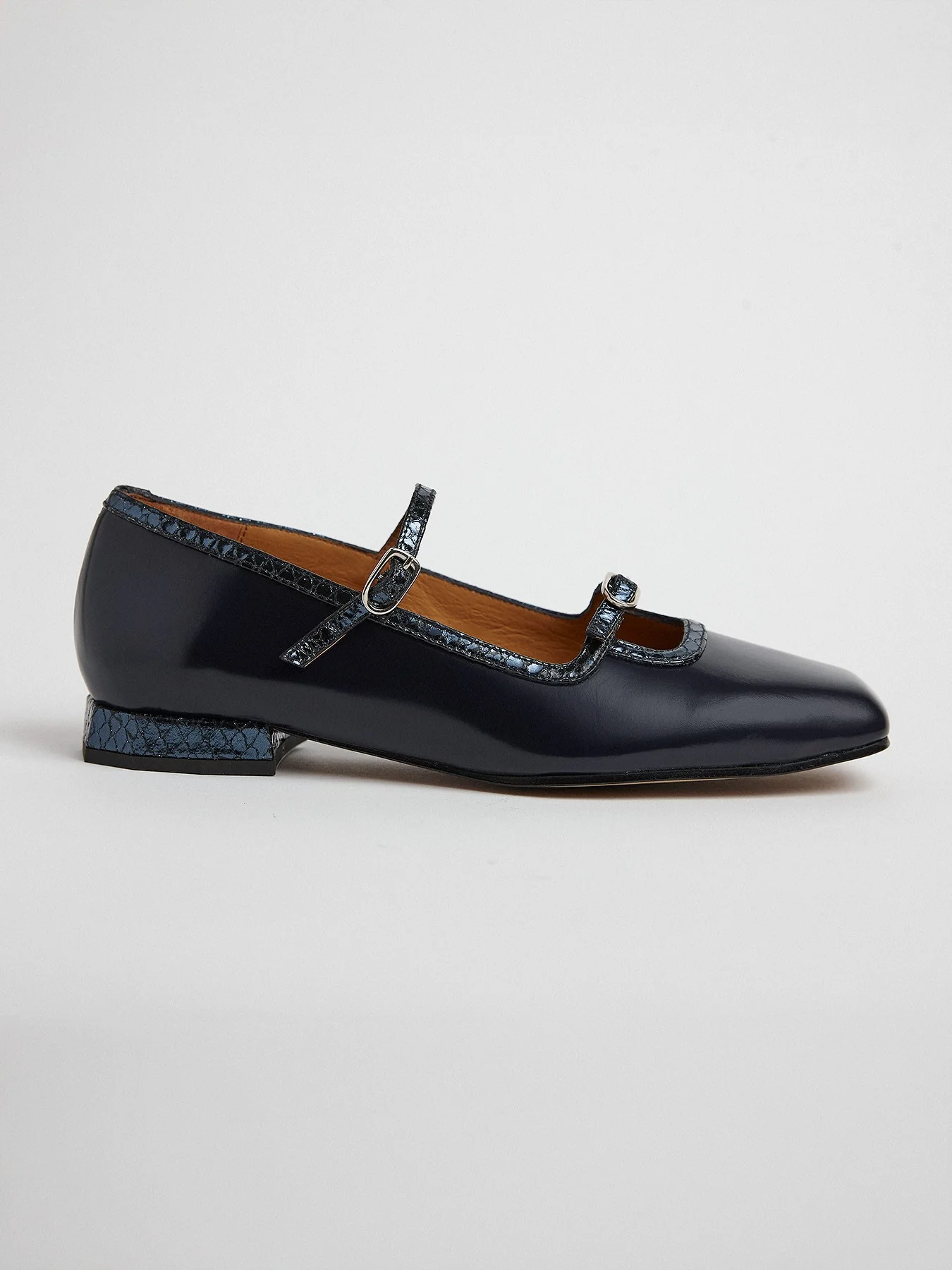 Zapato de mujer en piel con tacón bajo. Miyi - Image 2