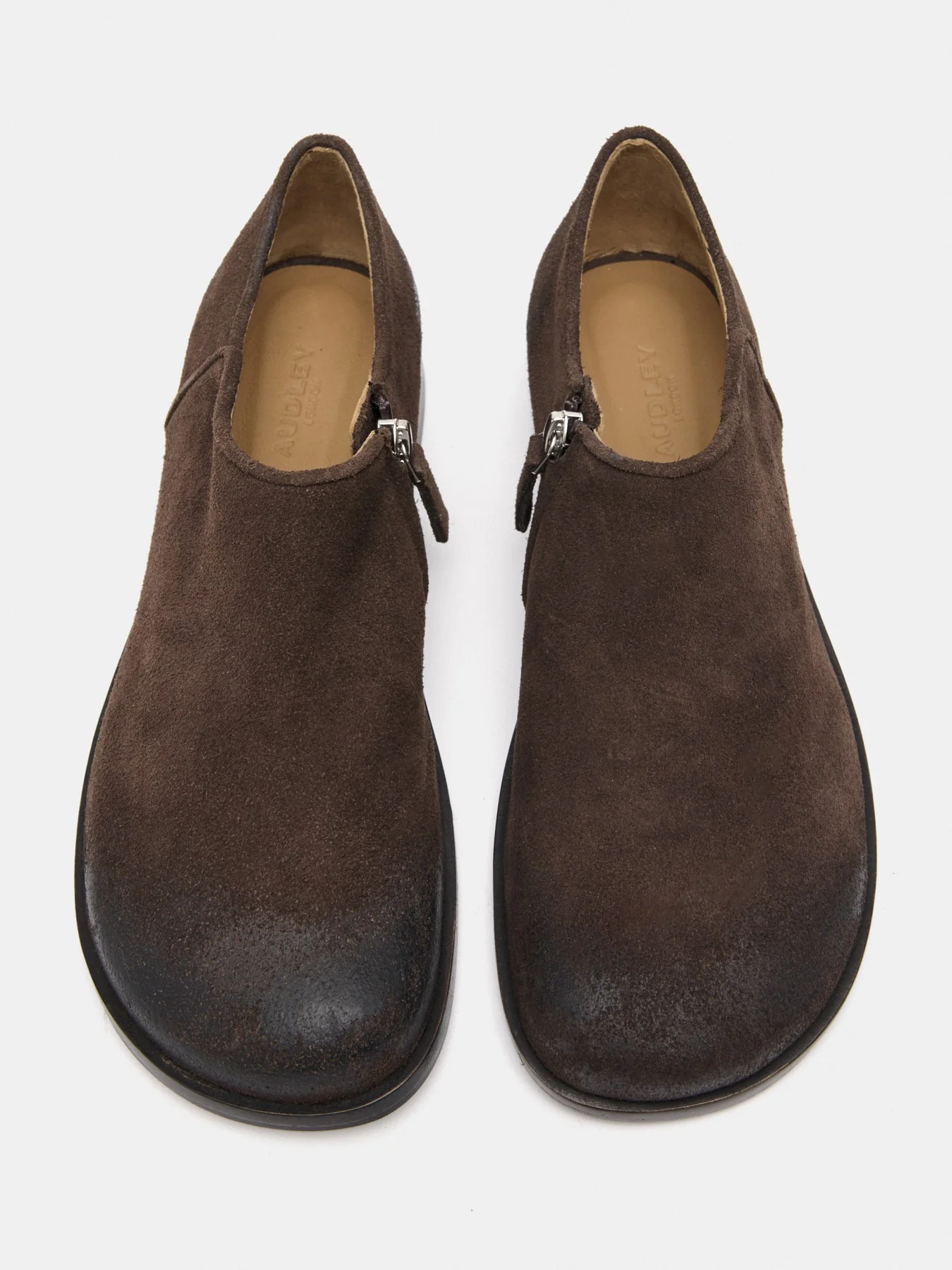 Zapato de mujer en piel con tacón bajo. Montse - Image 4