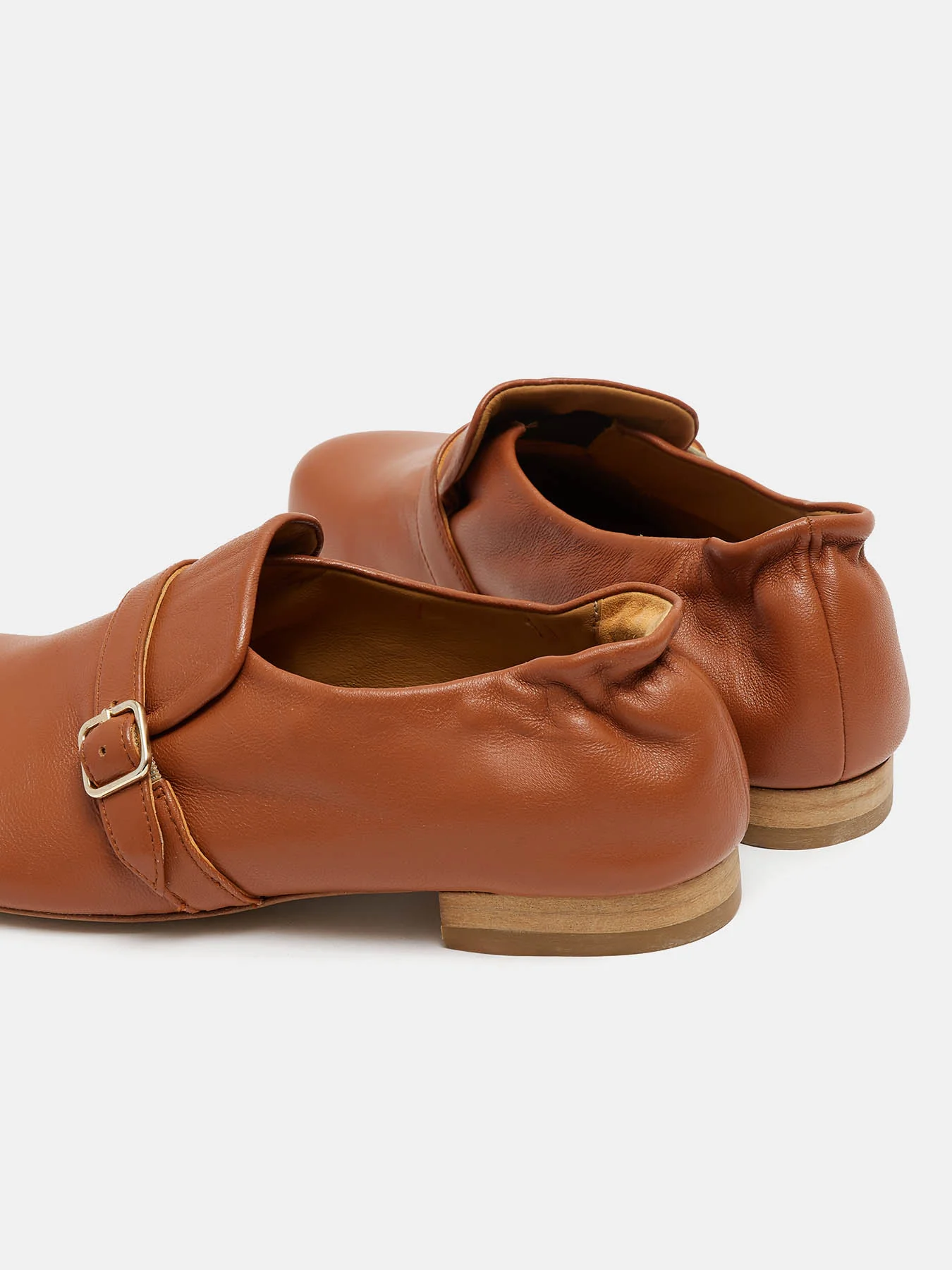 Zapato de mujer en piel con tacón bajo. Nazaret - Image 2