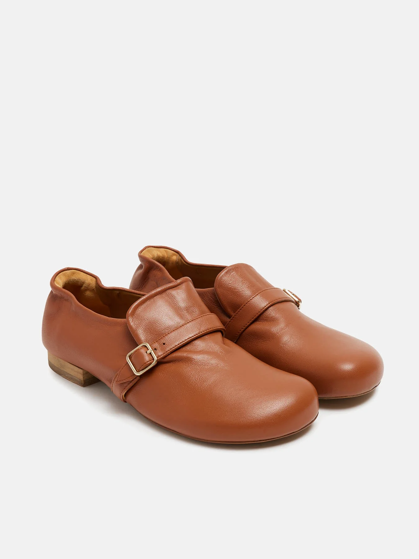 Zapato de mujer en piel con tacón bajo. Nazaret - Image 3