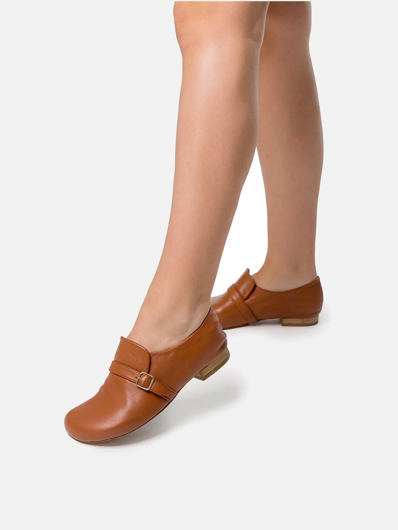 Zapato de mujer en piel con tacón bajo. Nazaret - Image 4