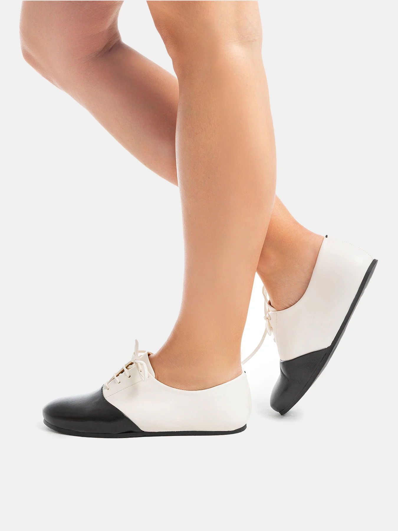 Zapato de mujer en piel con tacón bajo. Nebula - Image 4