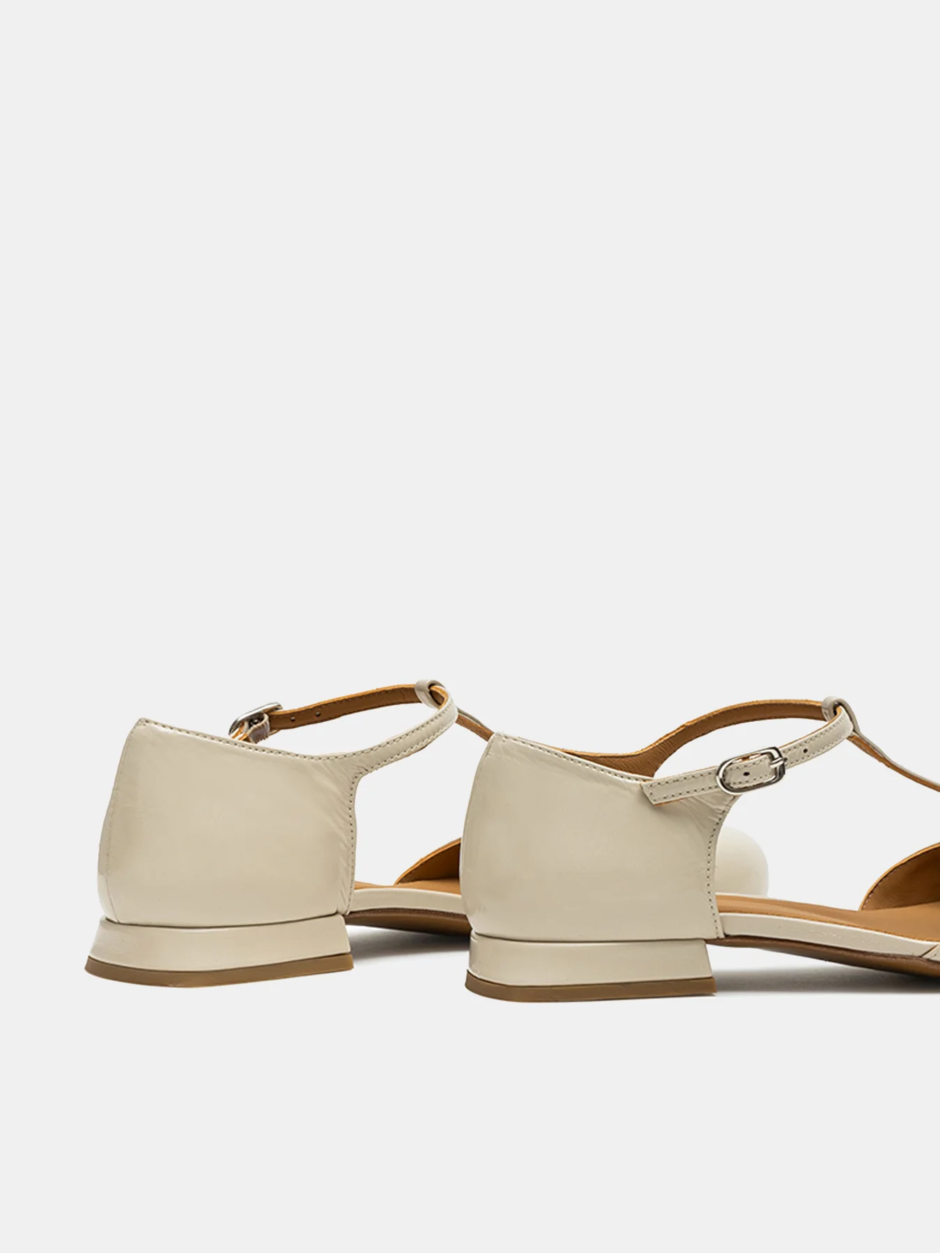 Zapato de mujer en piel con tacón bajo. Nelia - Image 3