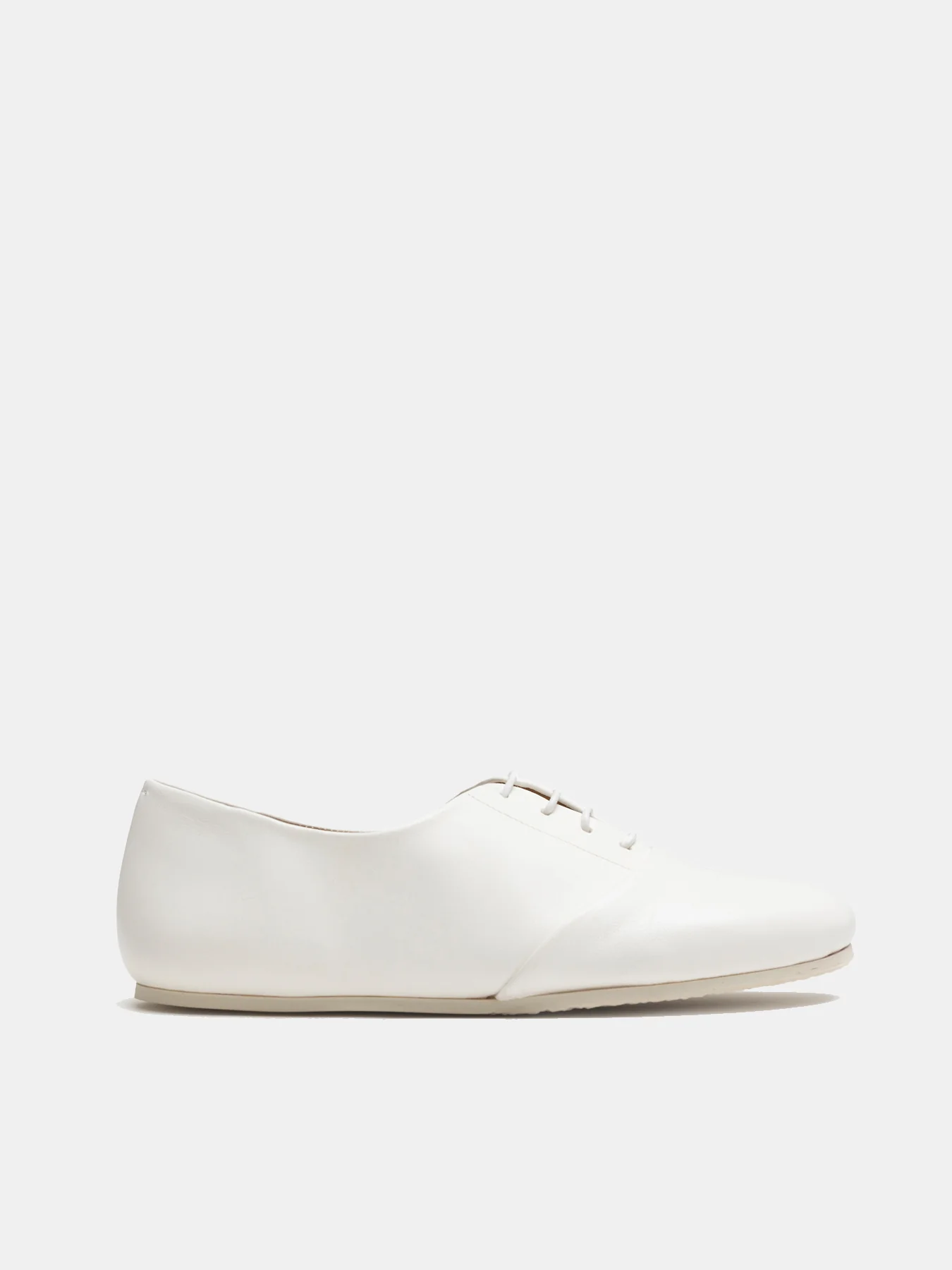 Zapato de mujer en piel con tacón bajo. Neyra - Image 2