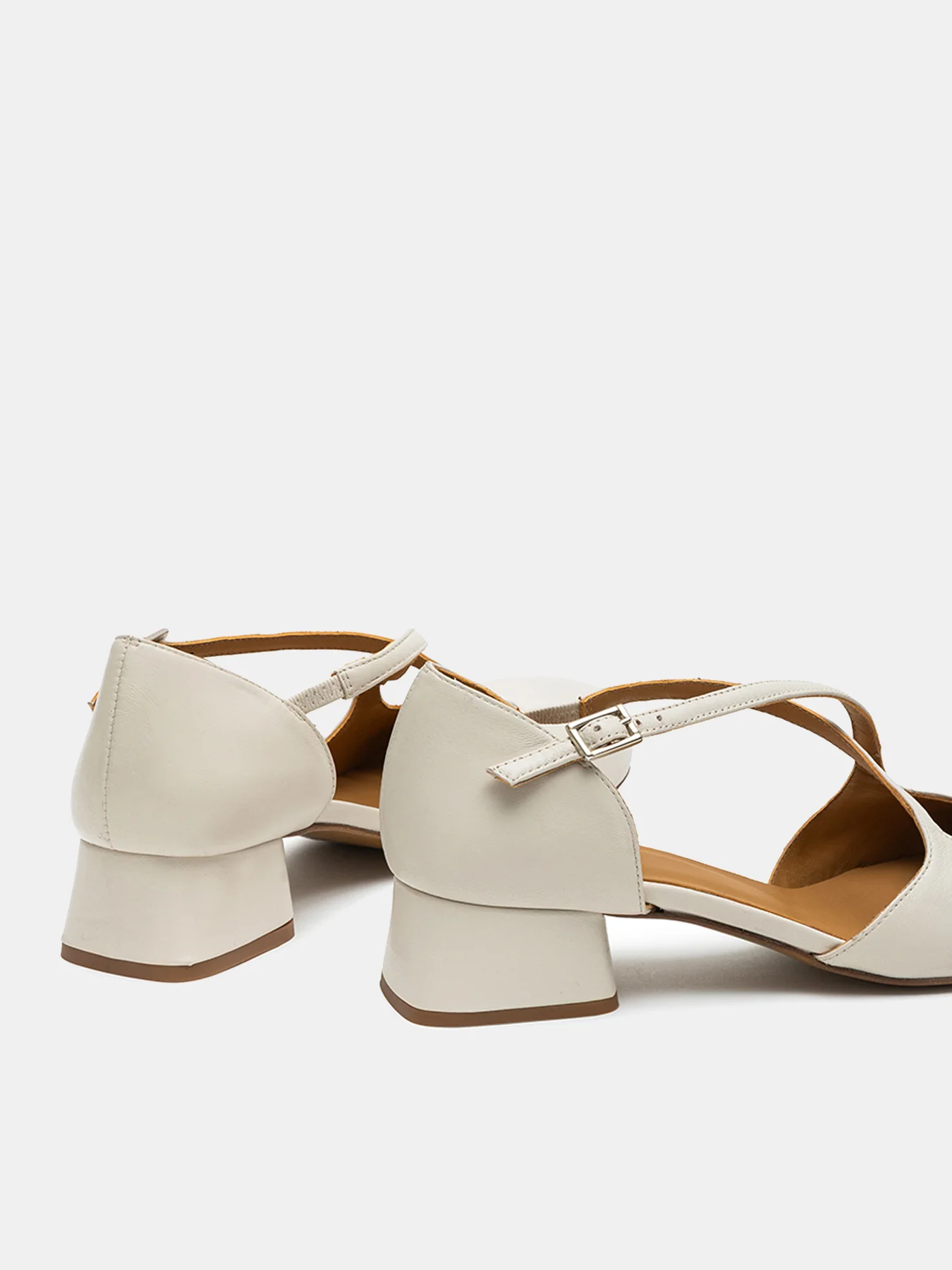 Zapato de mujer en piel con tacón bajo. Nia - Image 3