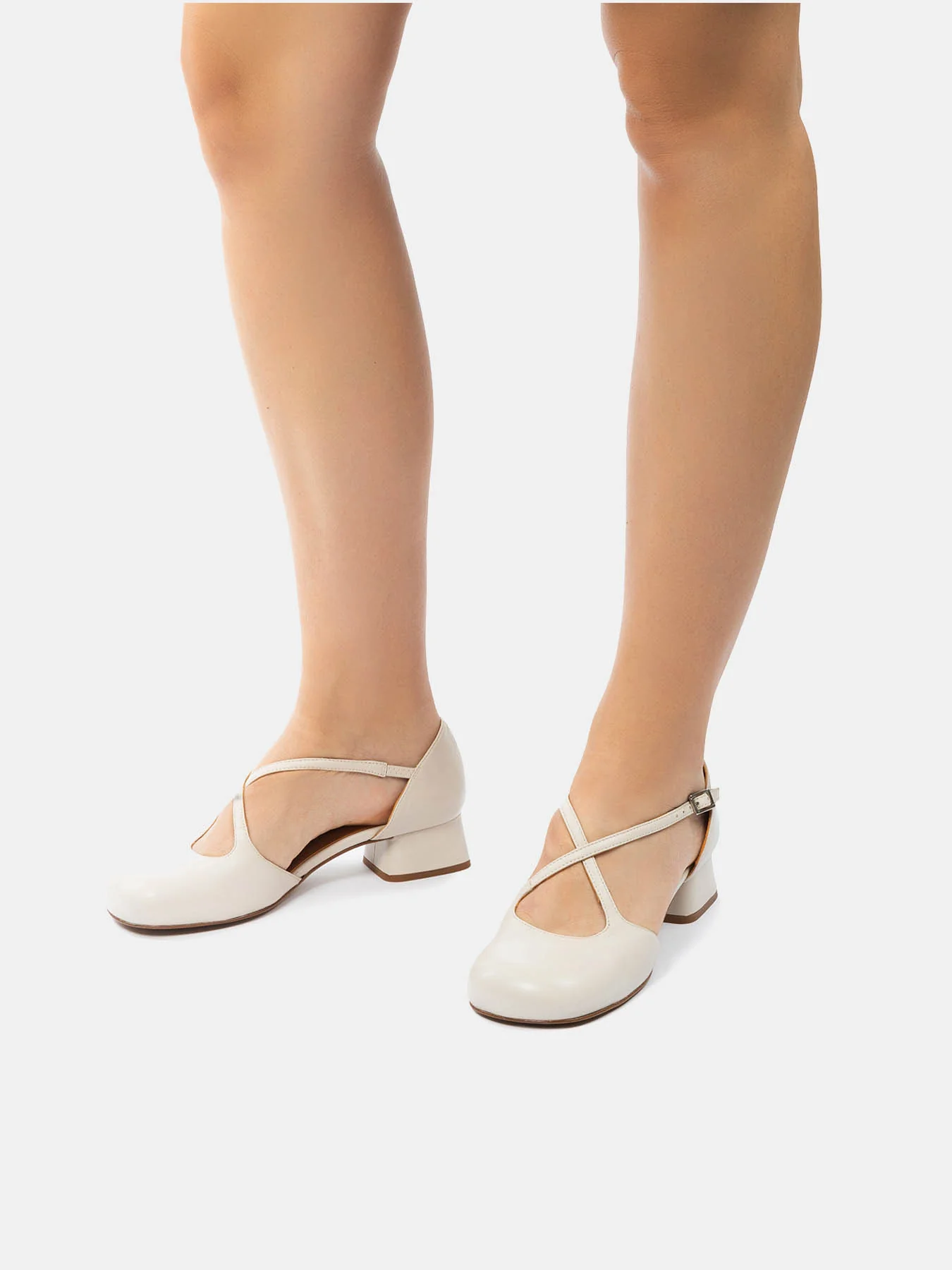 Zapato de mujer en piel con tacón bajo. Nia - Image 4