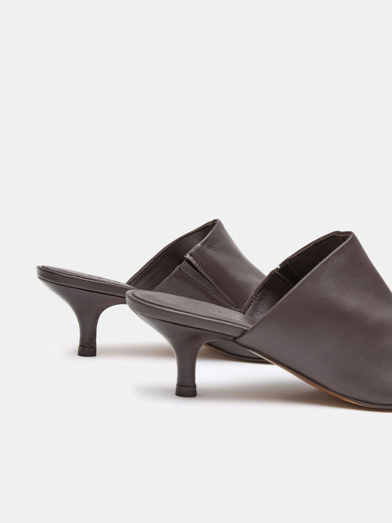 Zapato de mujer en piel con tacón bajo. Nicola - Image 3