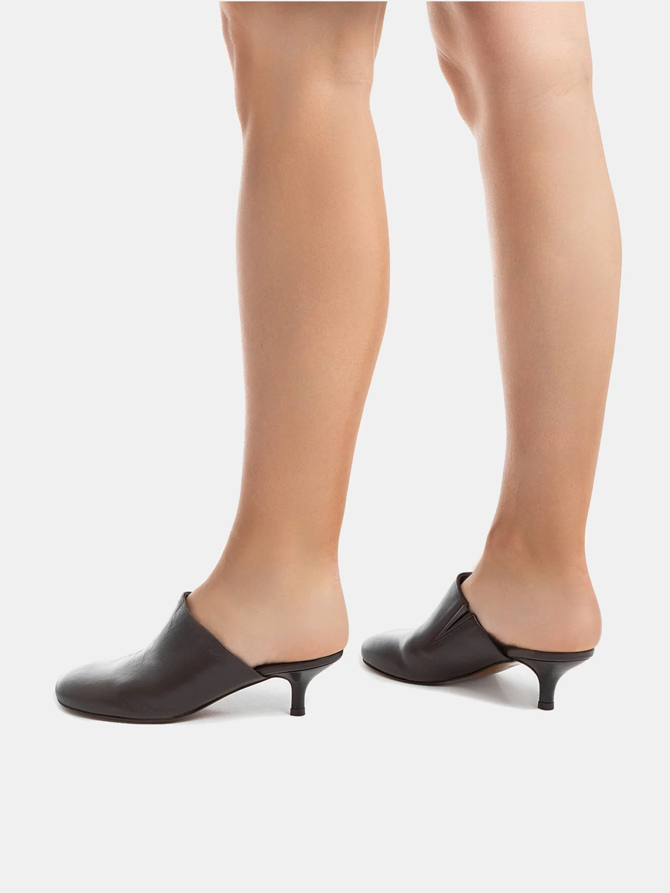 Zapato de mujer en piel con tacón bajo. Nicola - Image 4