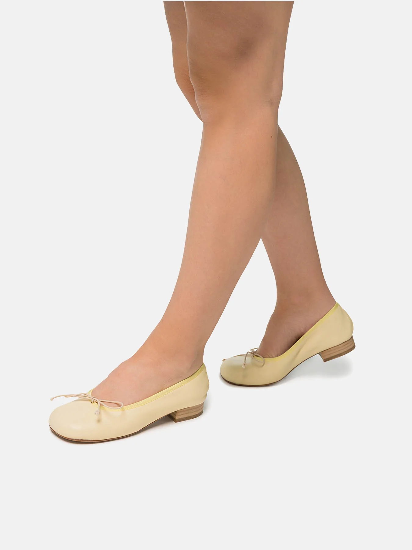 Zapato de mujer en piel con tacón bajo. Nika - Image 2