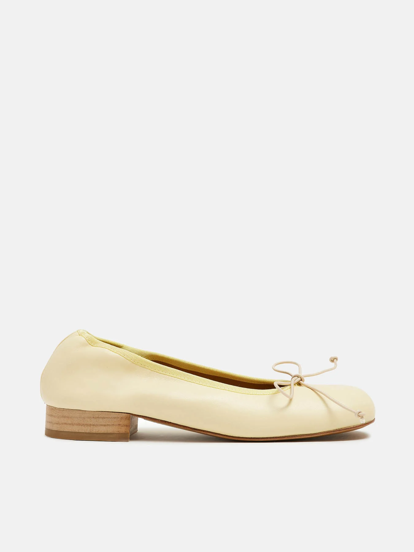 Zapato de mujer en piel con tacón bajo. Nika - Image 3