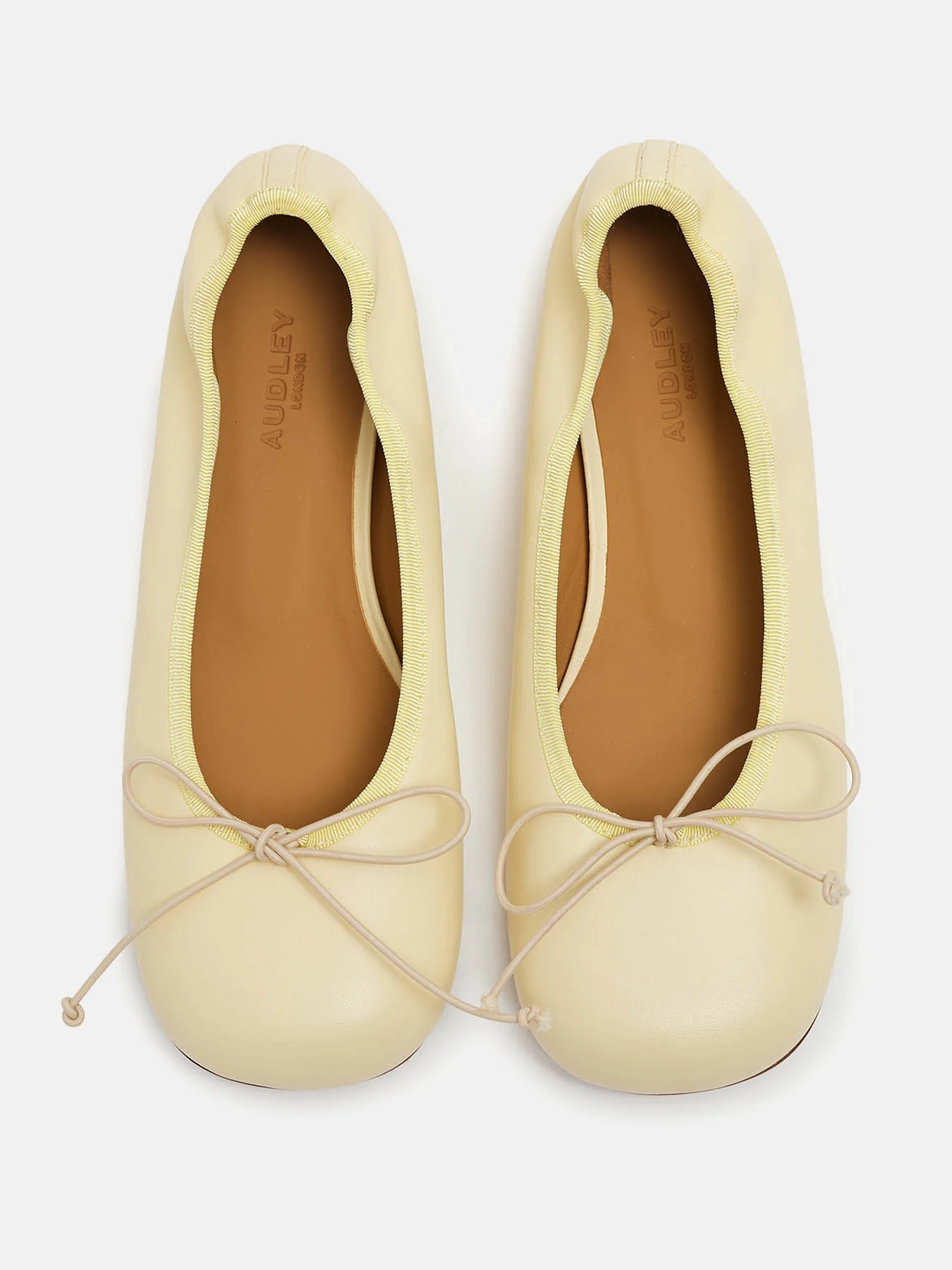 Zapato de mujer en piel con tacón bajo. Nika - Image 4