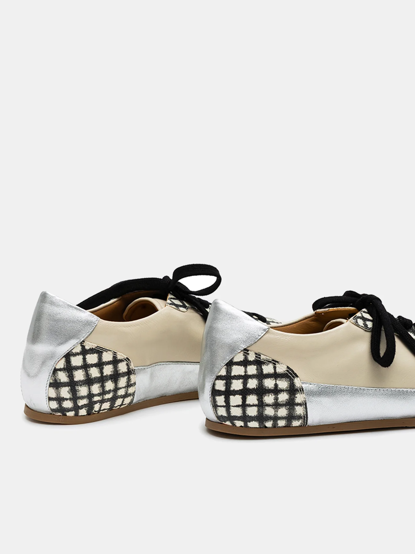 Zapato de mujer en piel con tacón bajo. Nikita - Image 3