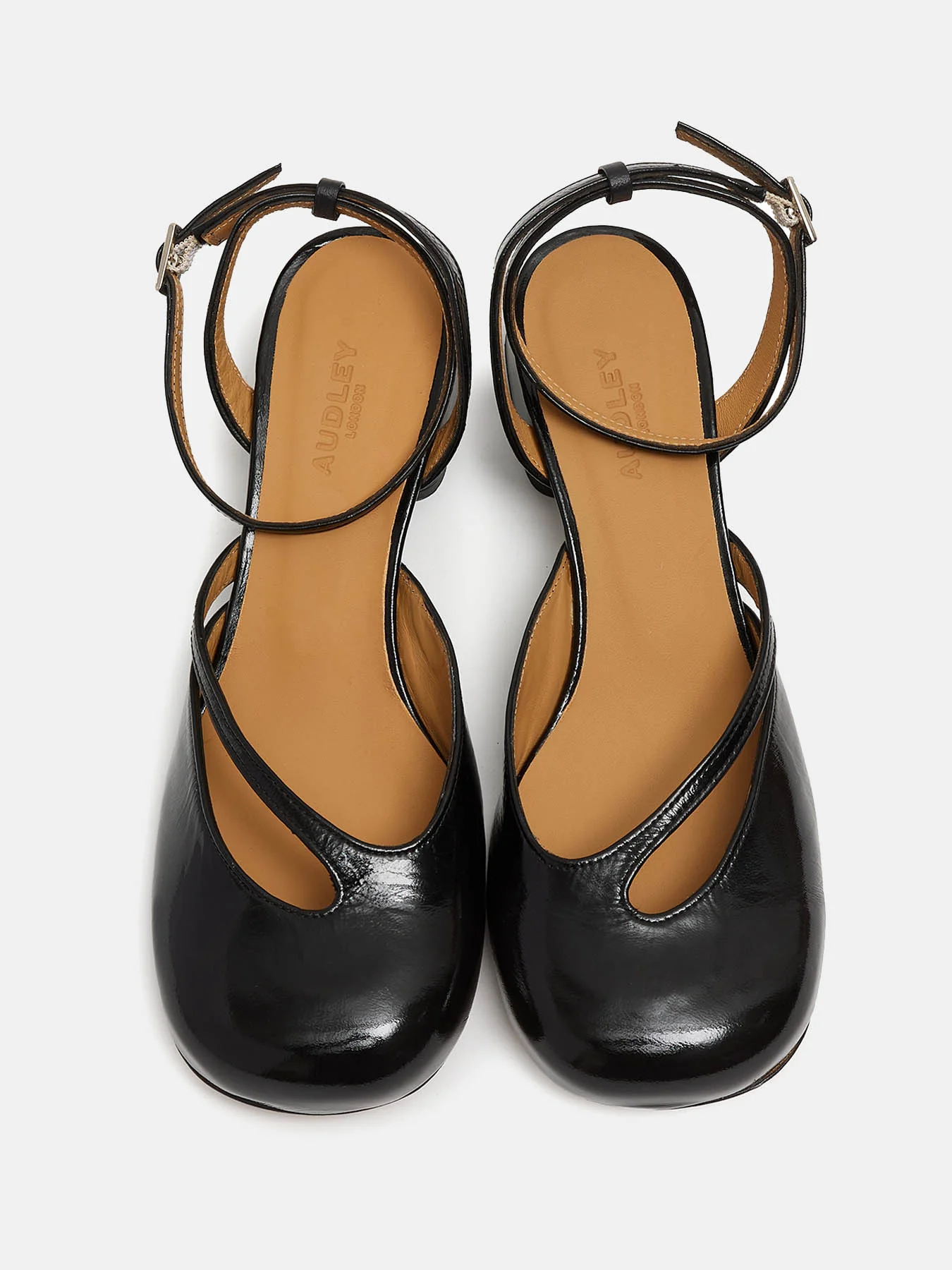 Zapato de mujer en piel con tacón bajo. Nina - Image 3