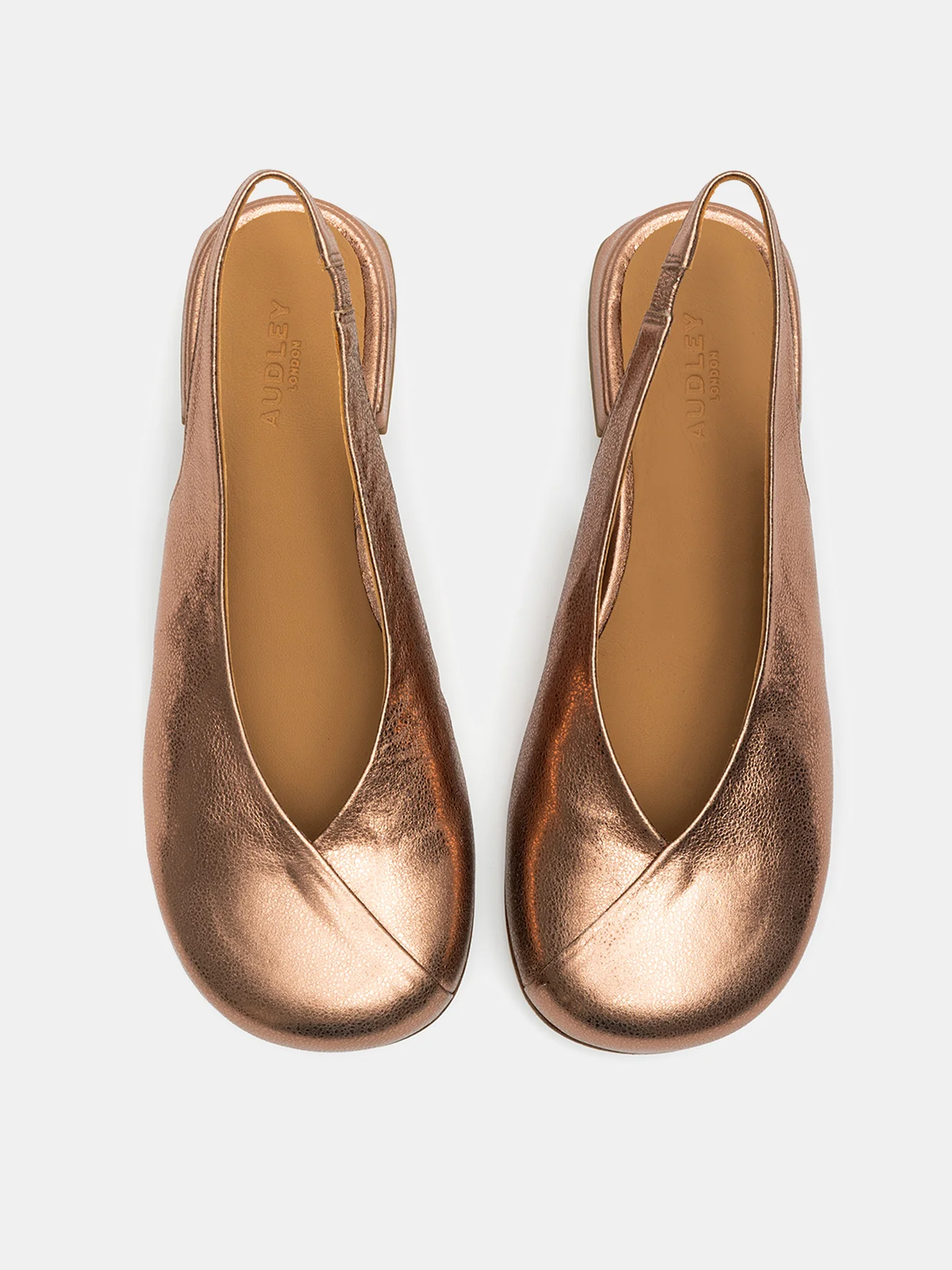 Zapato de mujer en piel con tacón bajo. Ninfa - Image 3