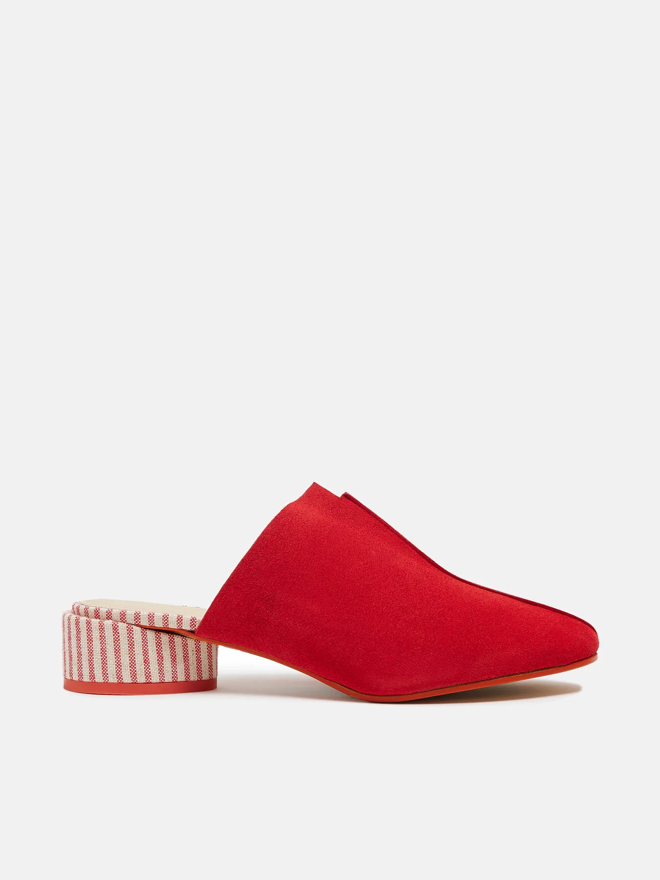 Zapato de mujer en piel con tacón bajo. Nisha