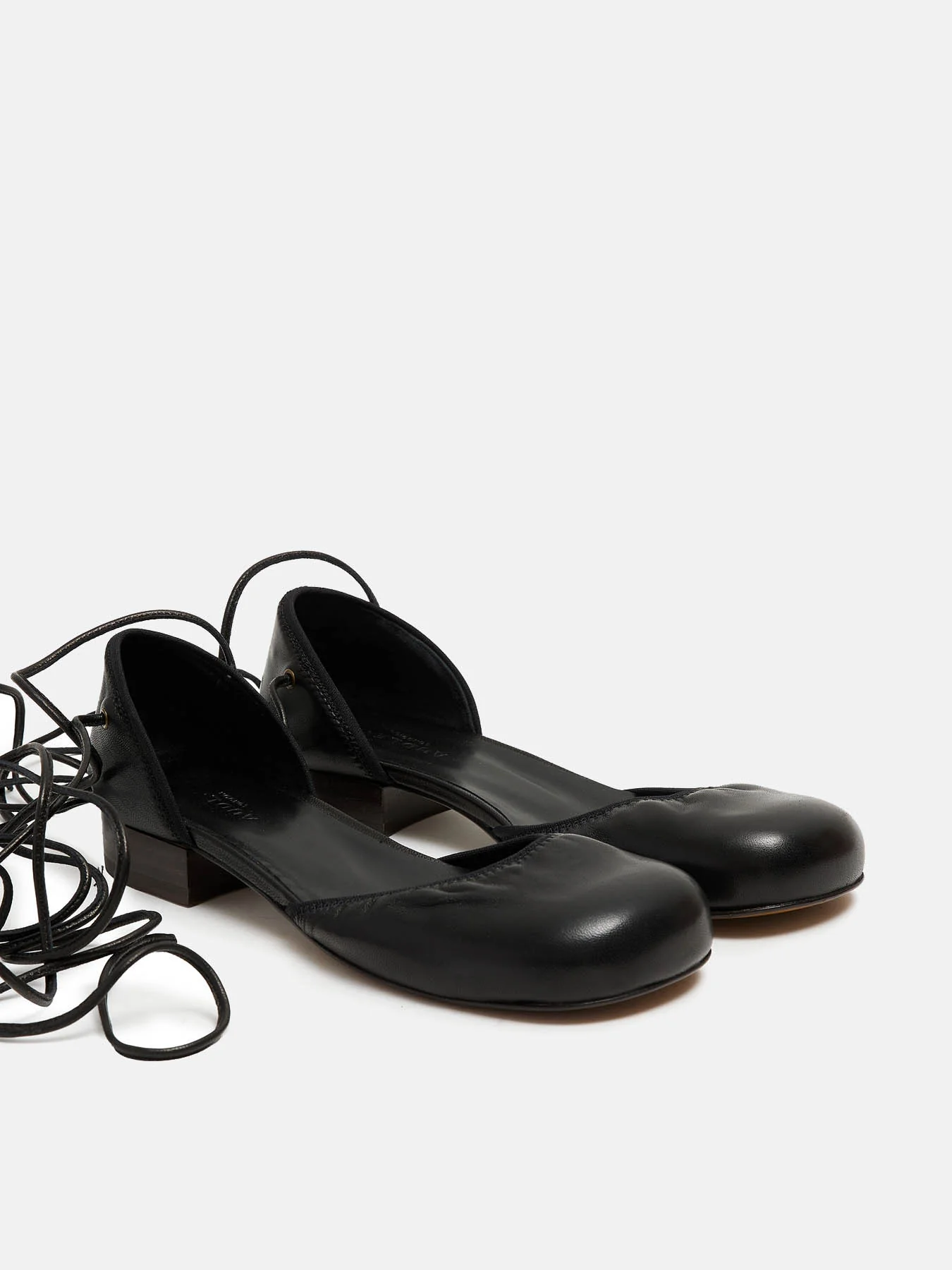 Zapato de mujer en piel con tacón bajo. Noal - Image 2