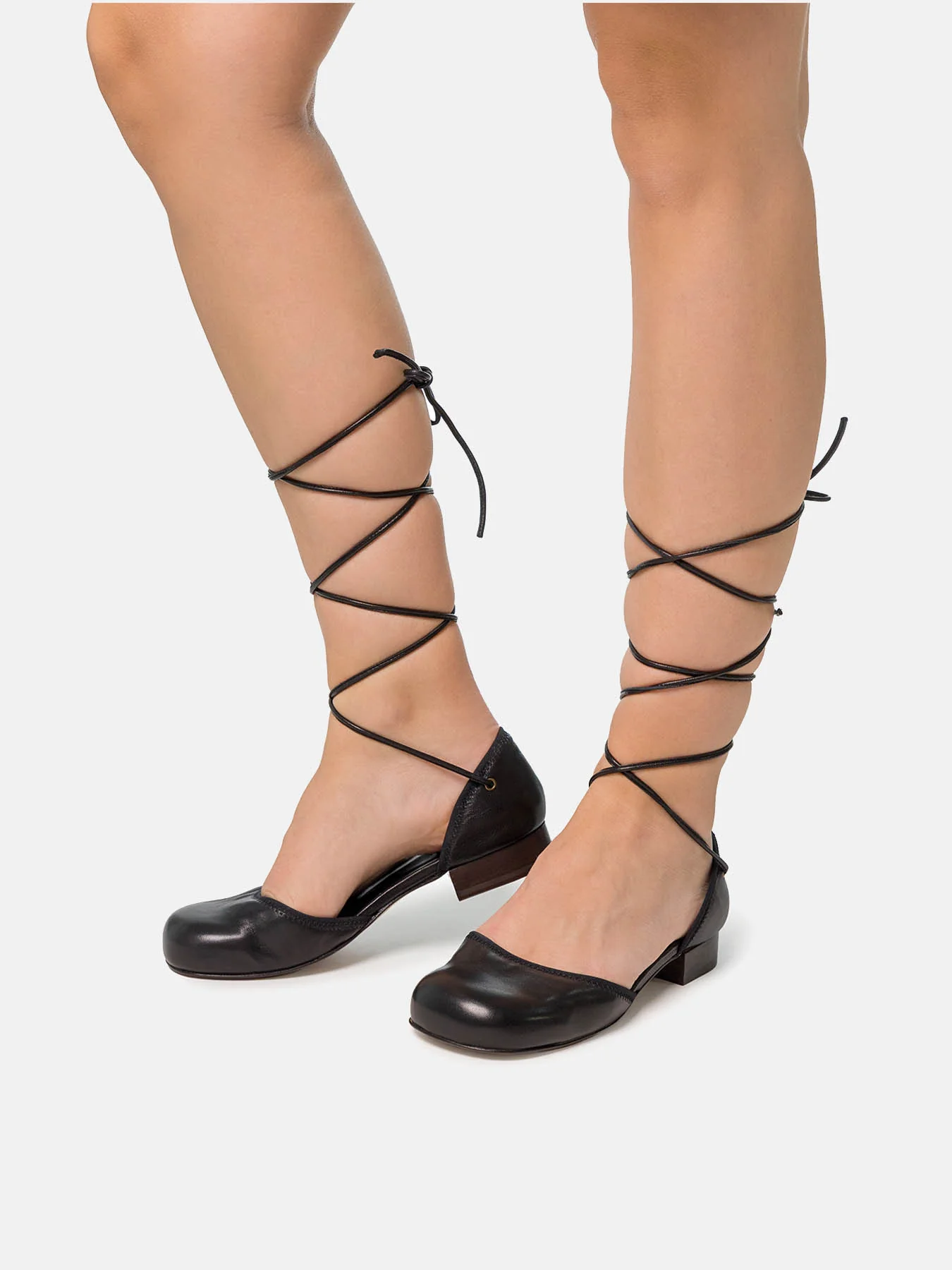 Zapato de mujer en piel con tacón bajo. Noal - Image 4