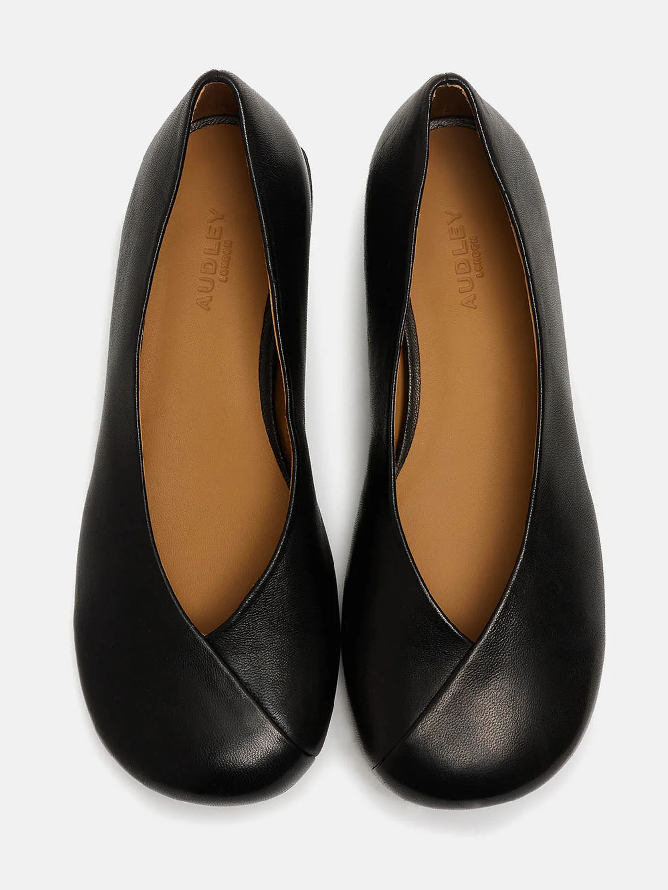 Zapato de mujer en piel con tacón bajo. Nora - Image 3