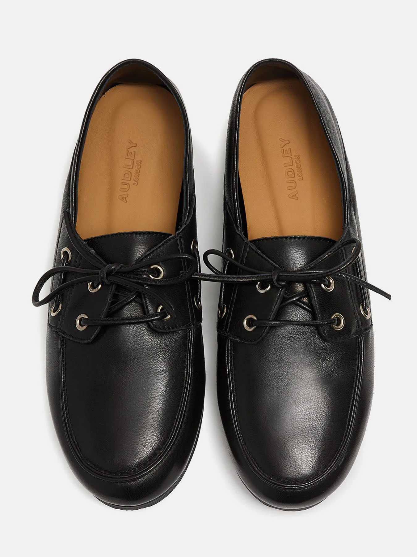 Zapato de mujer en piel con tacón bajo. Norabel - Image 3