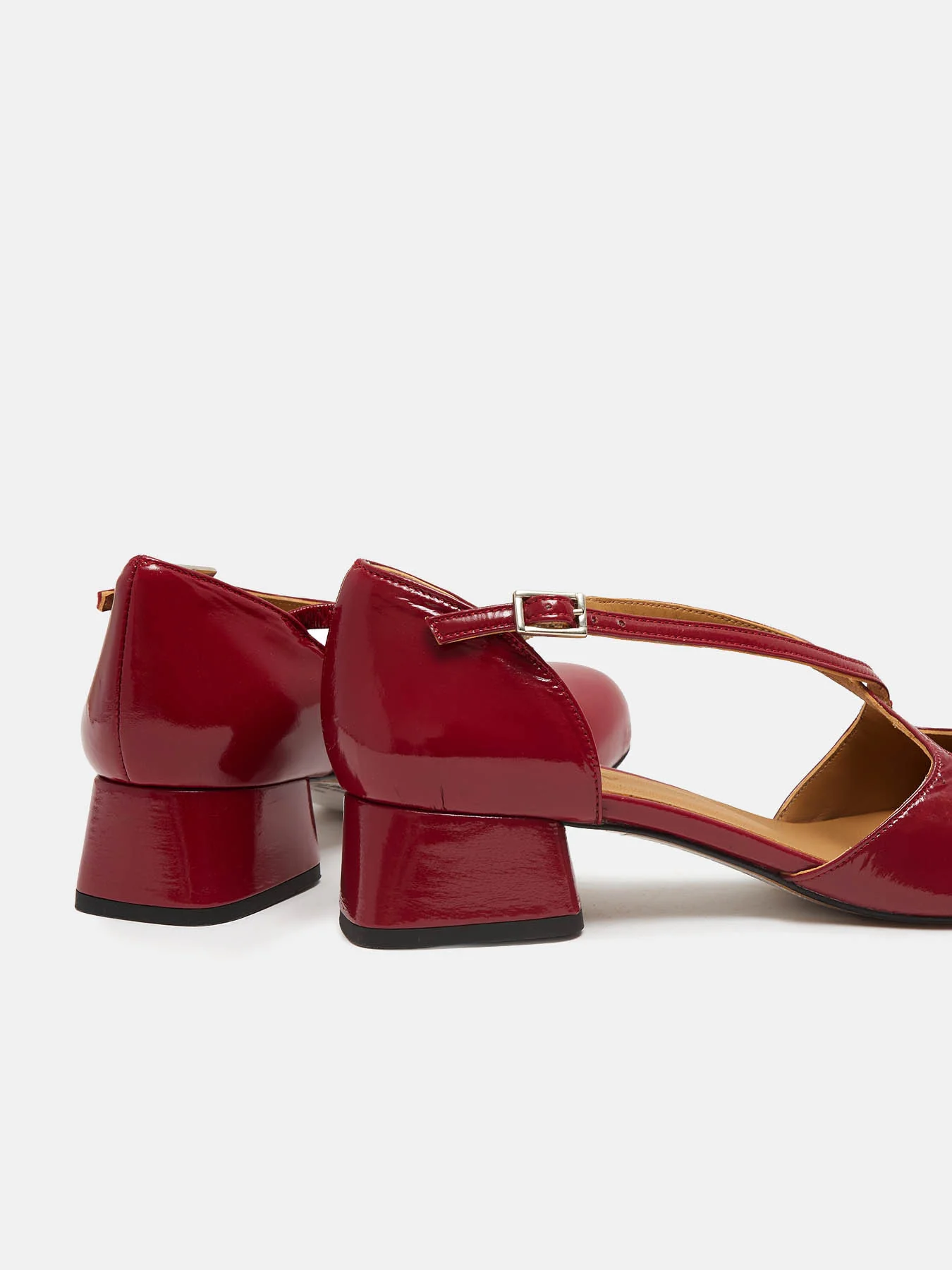 Zapato de mujer en piel con tacón bajo. Nory - Image 3