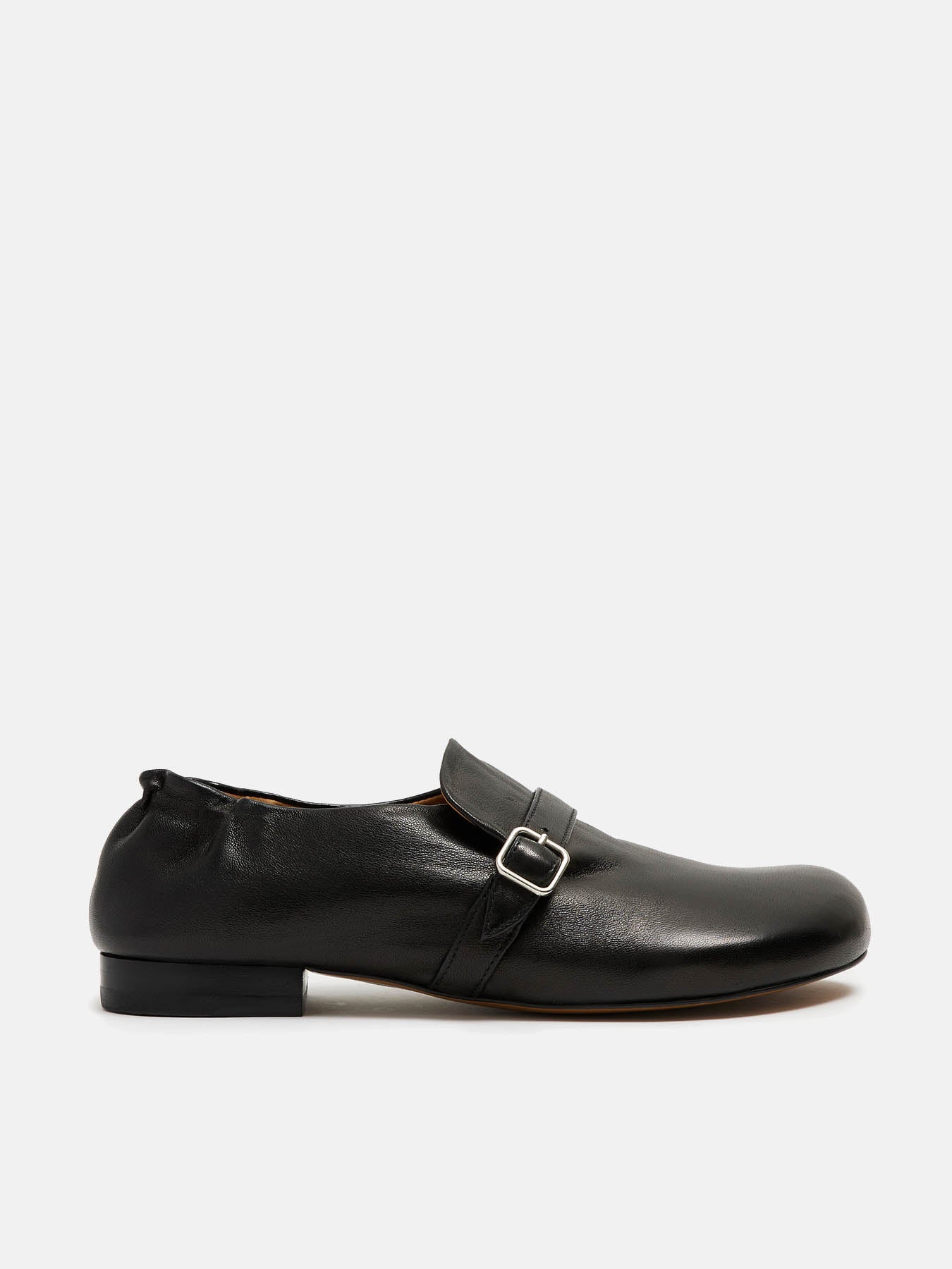 Zapato de mujer en piel con tacón bajo. Nuria