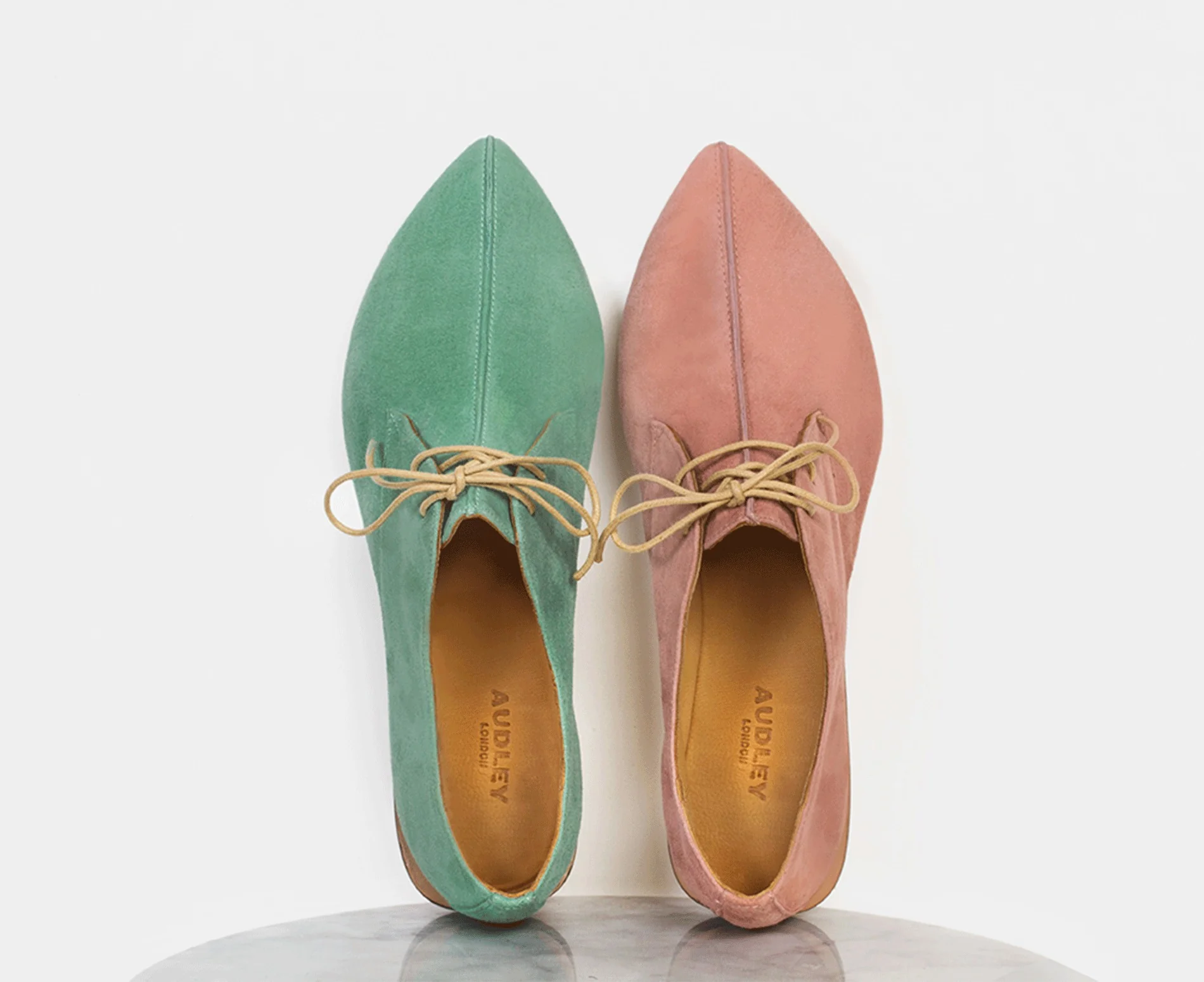 Zapato de mujer en piel con tacón bajo. Verano - Image 6