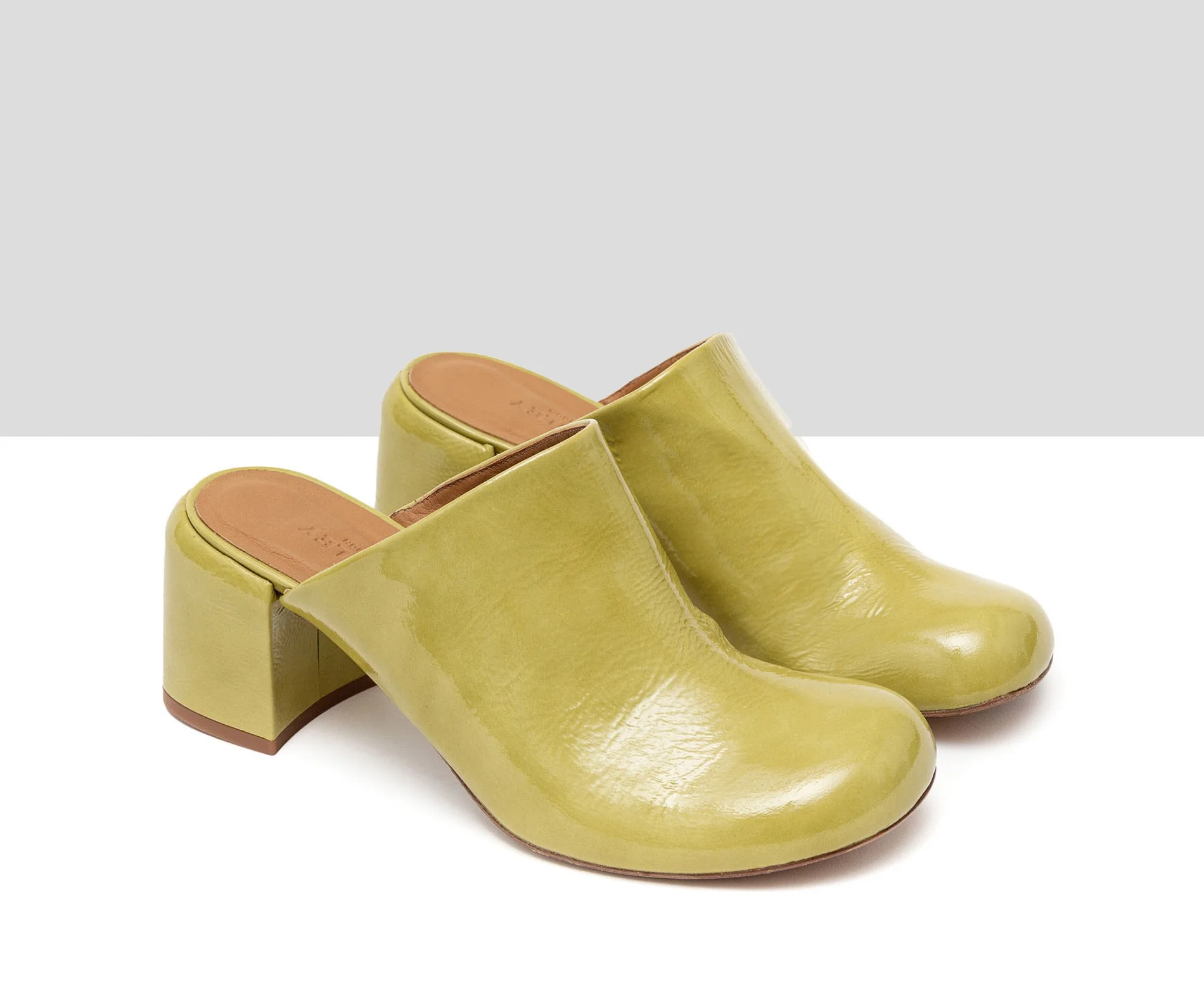 Zapato de mujer en piel con tacón medio. Hanae - Image 3