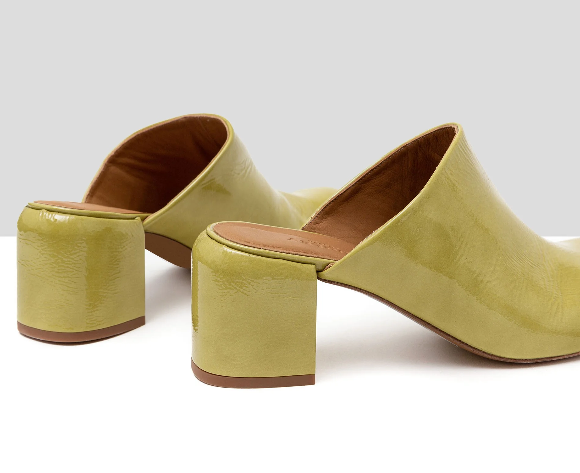 Zapato de mujer en piel con tacón medio. Hanae - Image 4