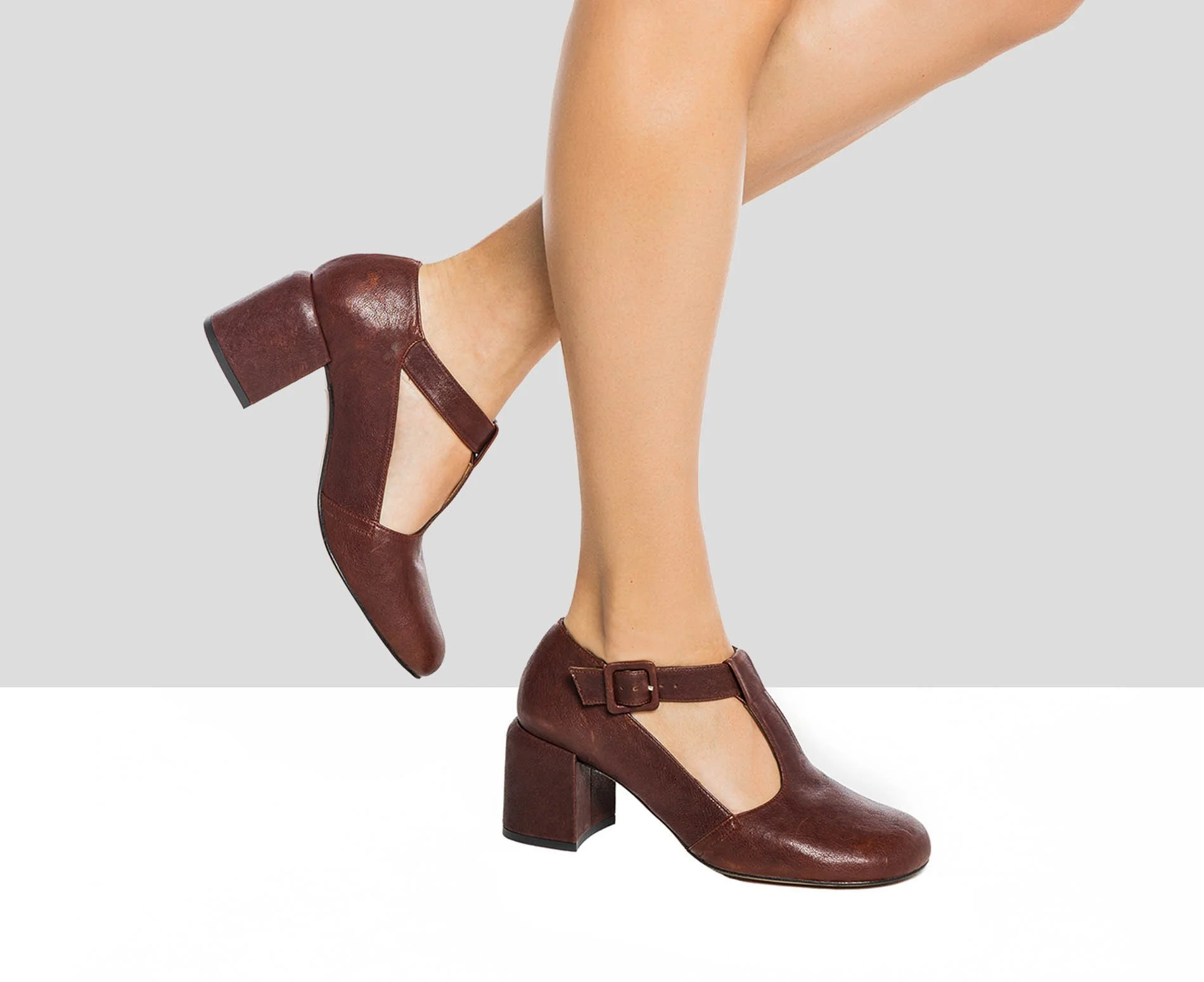 Zapato de mujer en piel con tacón medio. Imelda