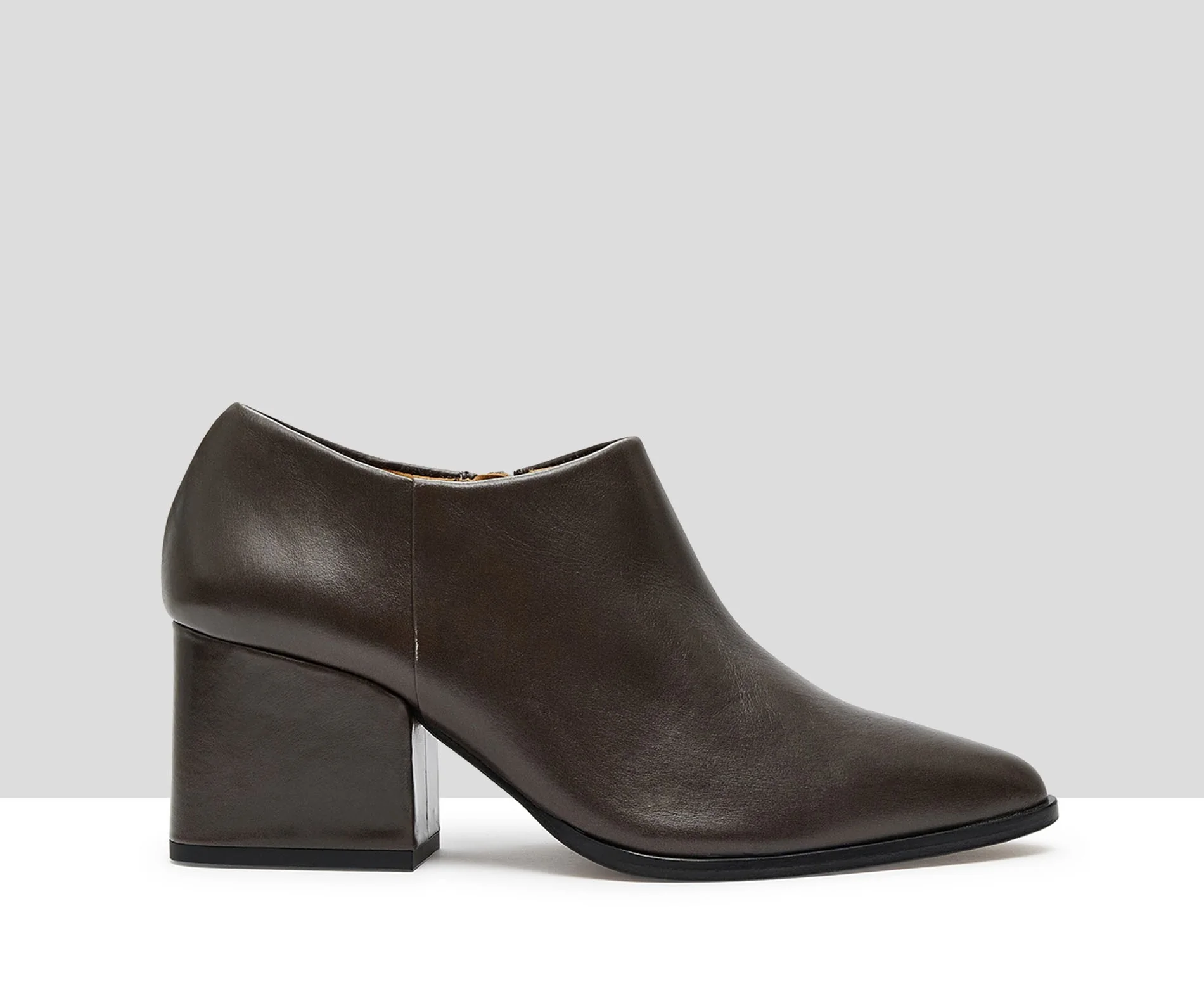 Zapato de mujer en piel con tacón medio. Katja - Image 2