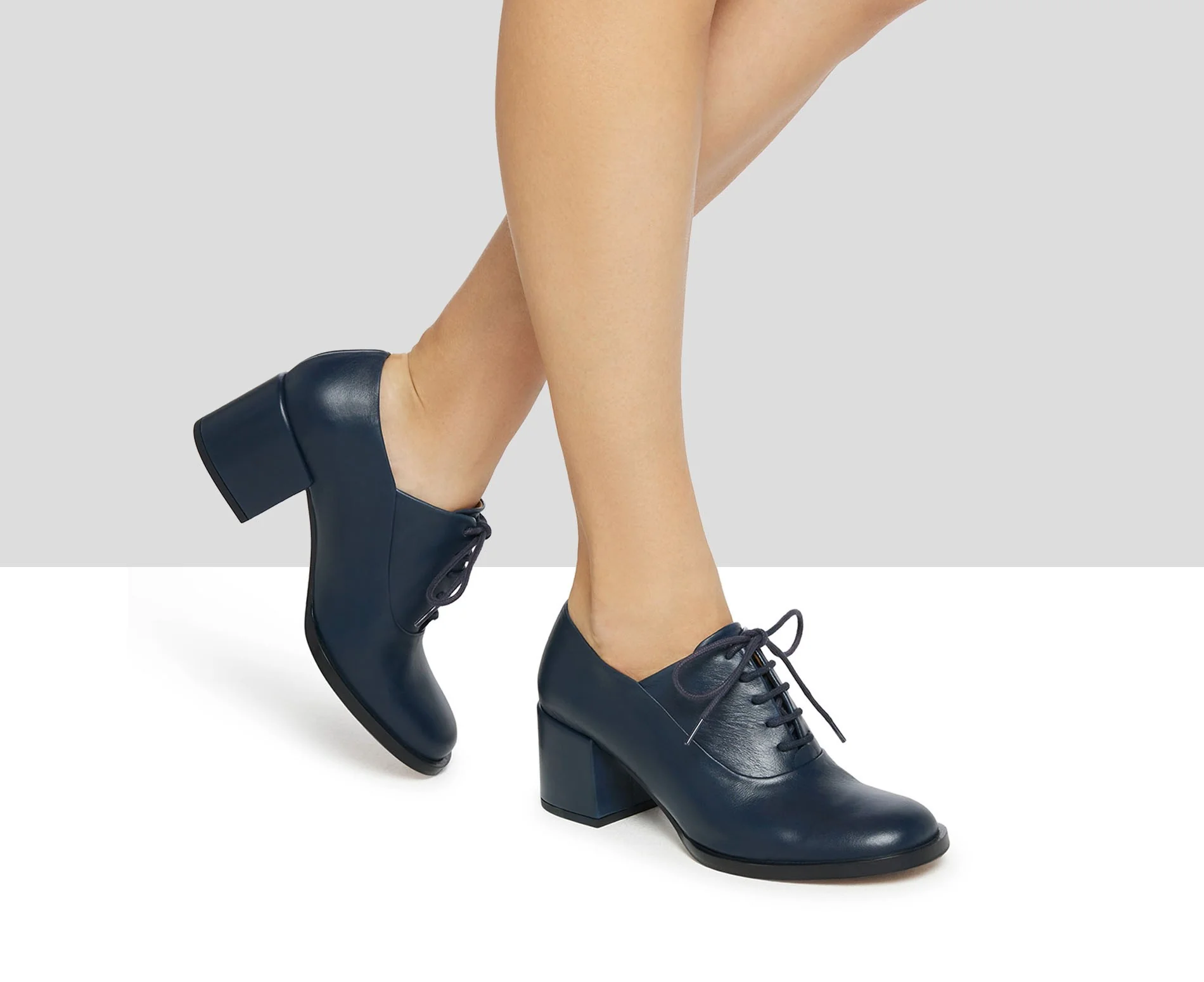 Zapato de mujer en piel con tacón medio. Katrin