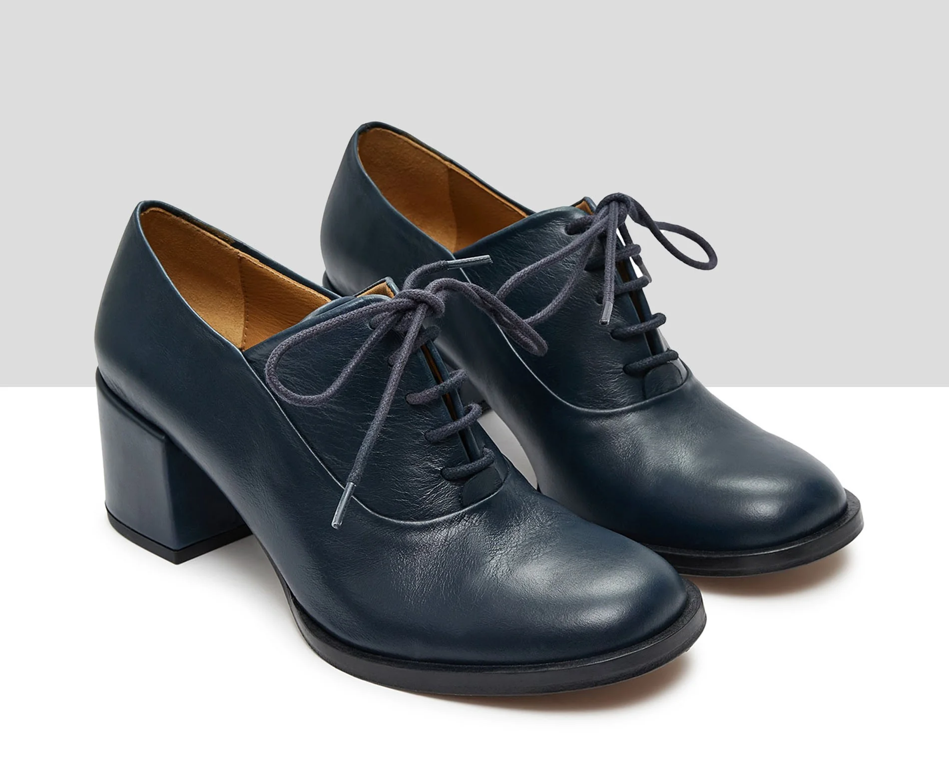 Zapato de mujer en piel con tacón medio. Katrin - Image 2