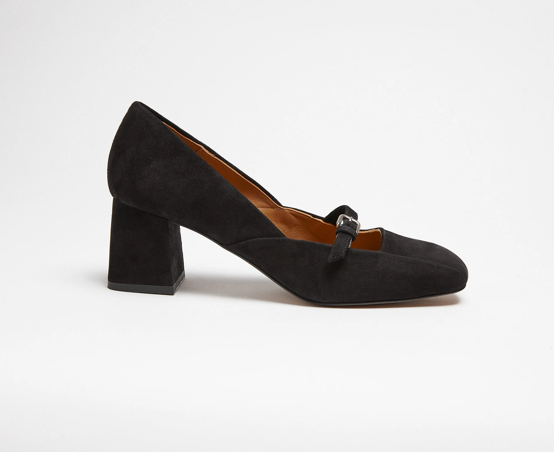 Zapato de mujer en piel con tacón medio. Klaus