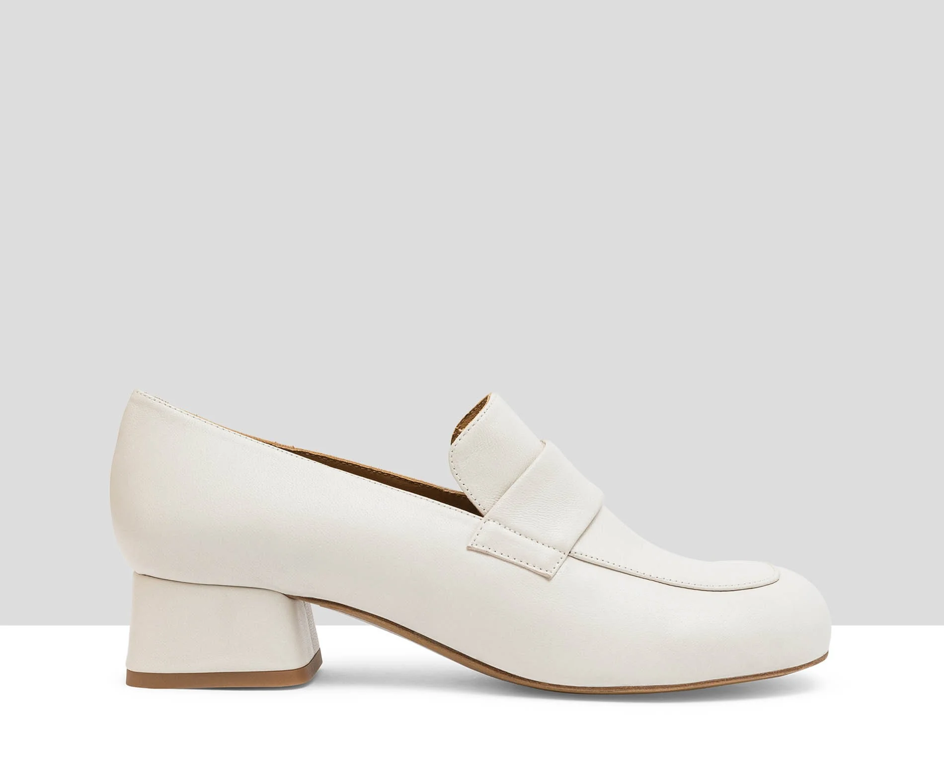 Zapato de mujer en piel con tacón medio. Lanai - Image 2