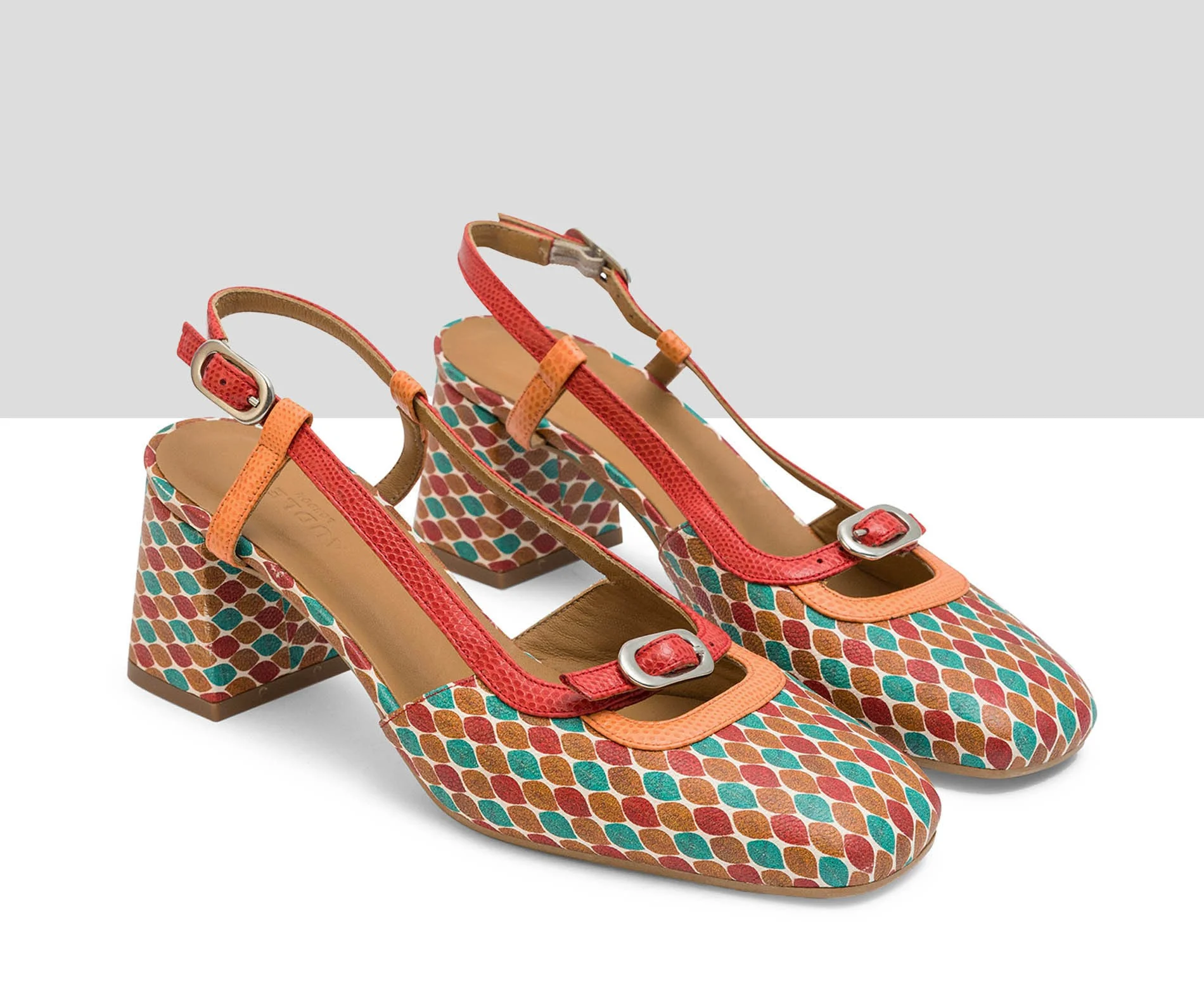Zapato de mujer en piel con tacón medio. Leily - Image 2