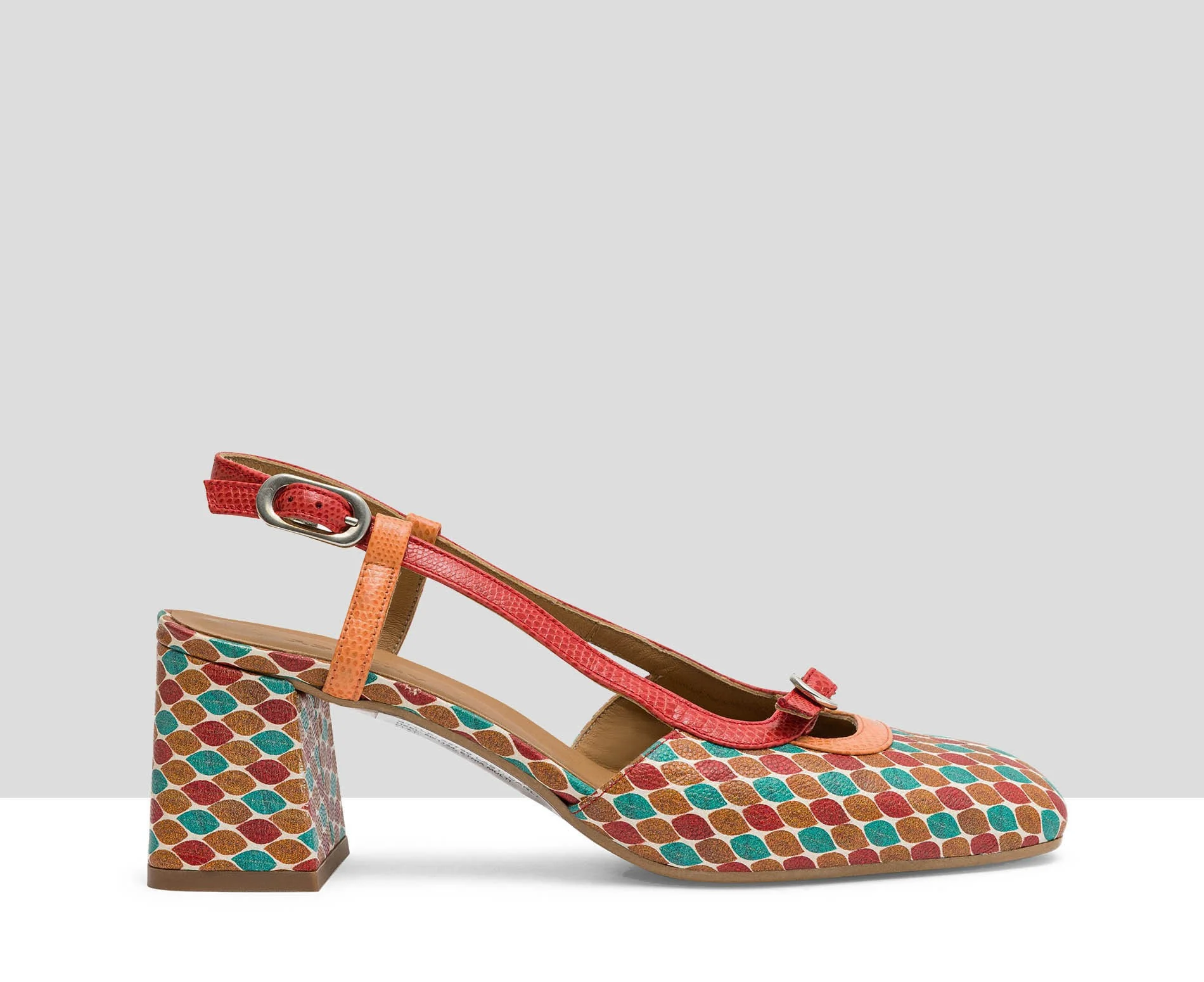 Zapato de mujer en piel con tacón medio. Leily - Image 3