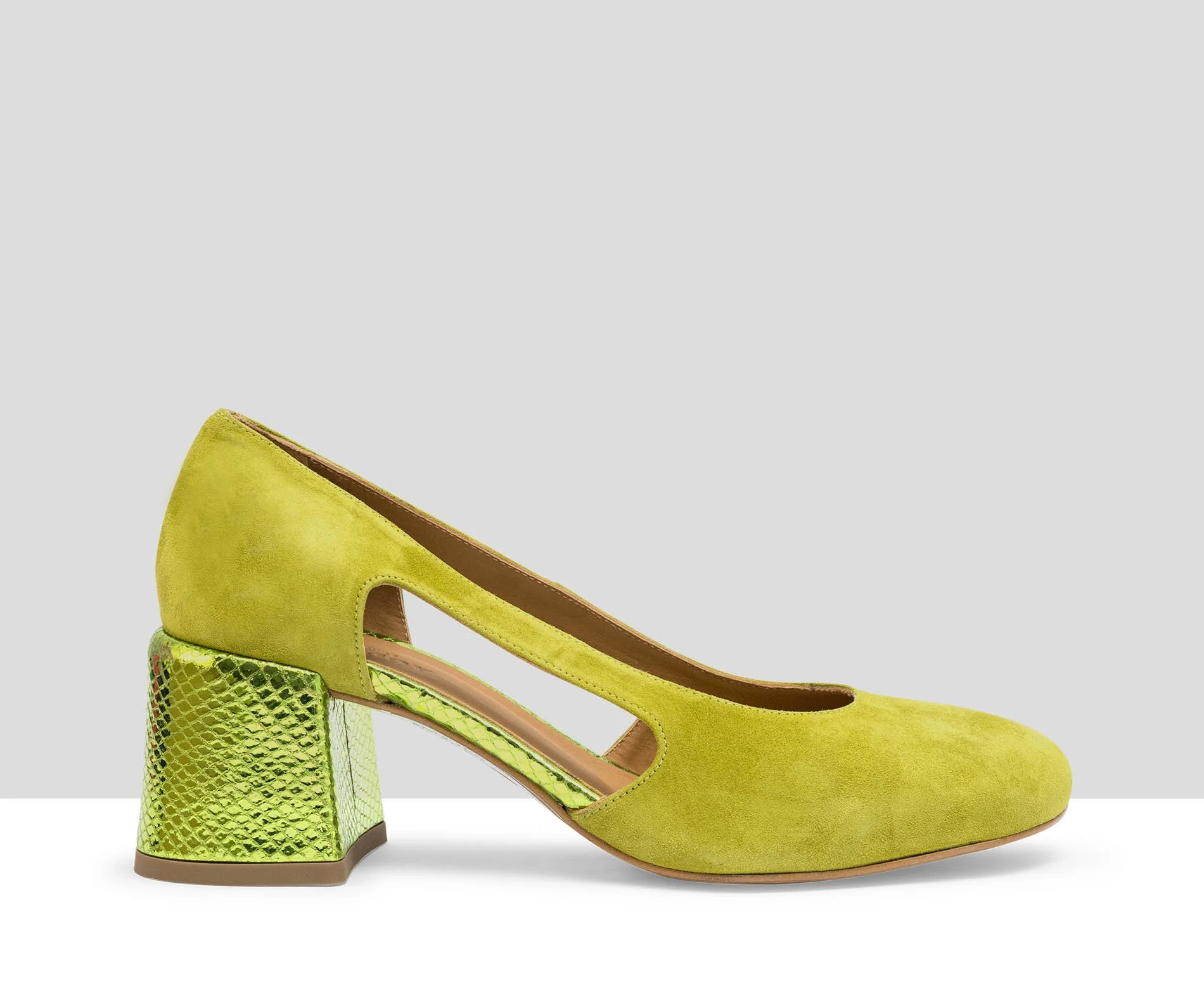 Zapato de mujer en piel con tacón medio. Lindy - Image 2