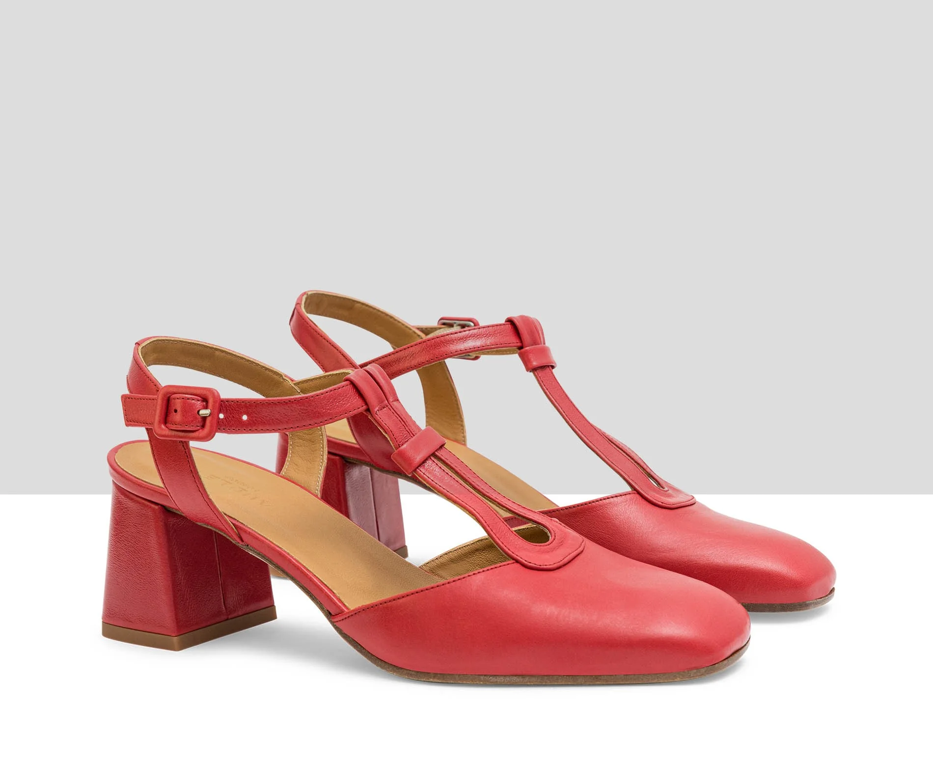 Zapato de mujer en piel con tacón medio. Lines - Image 3
