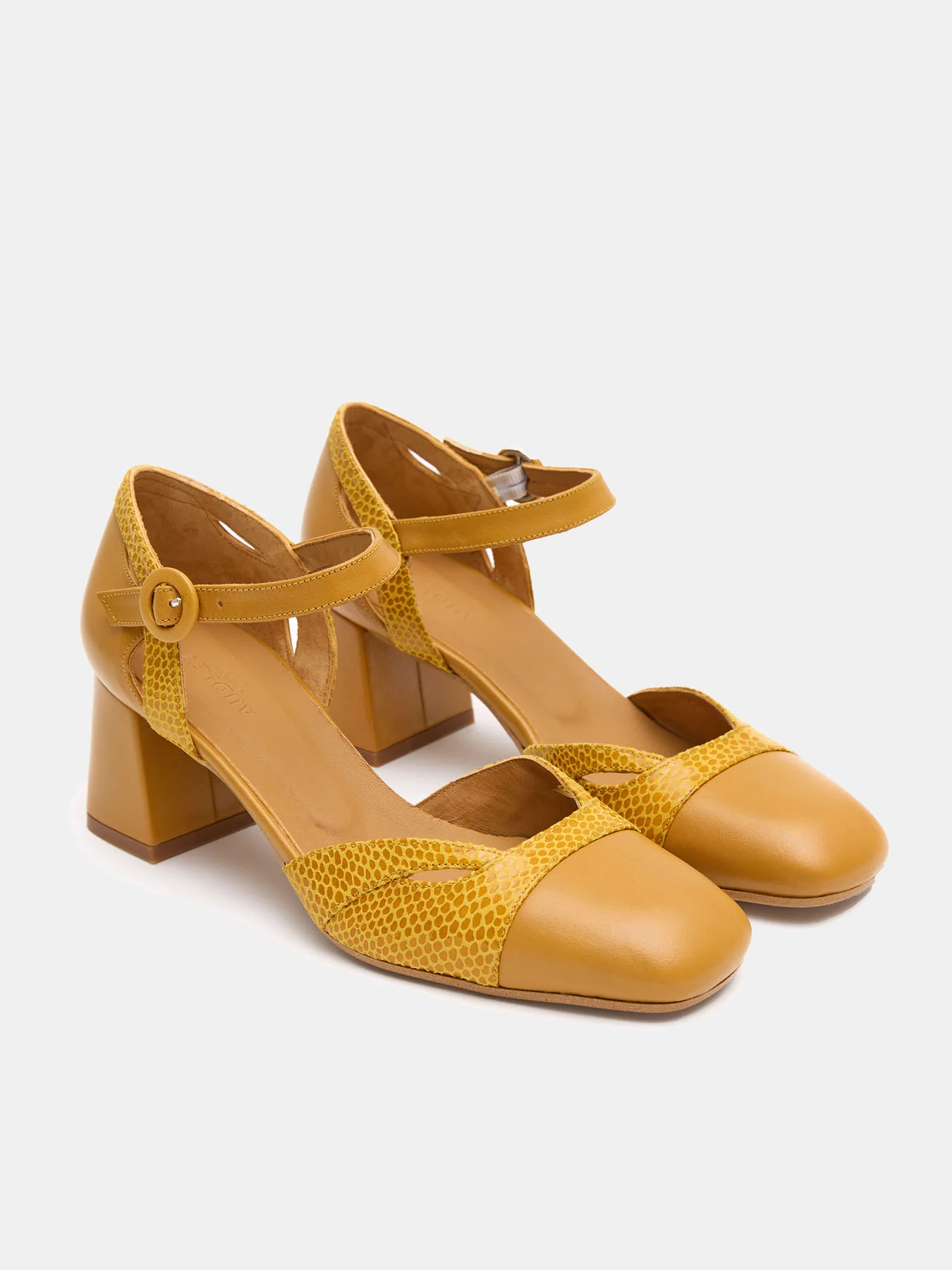 Zapato de mujer en piel con tacón medio. Loren - Image 3