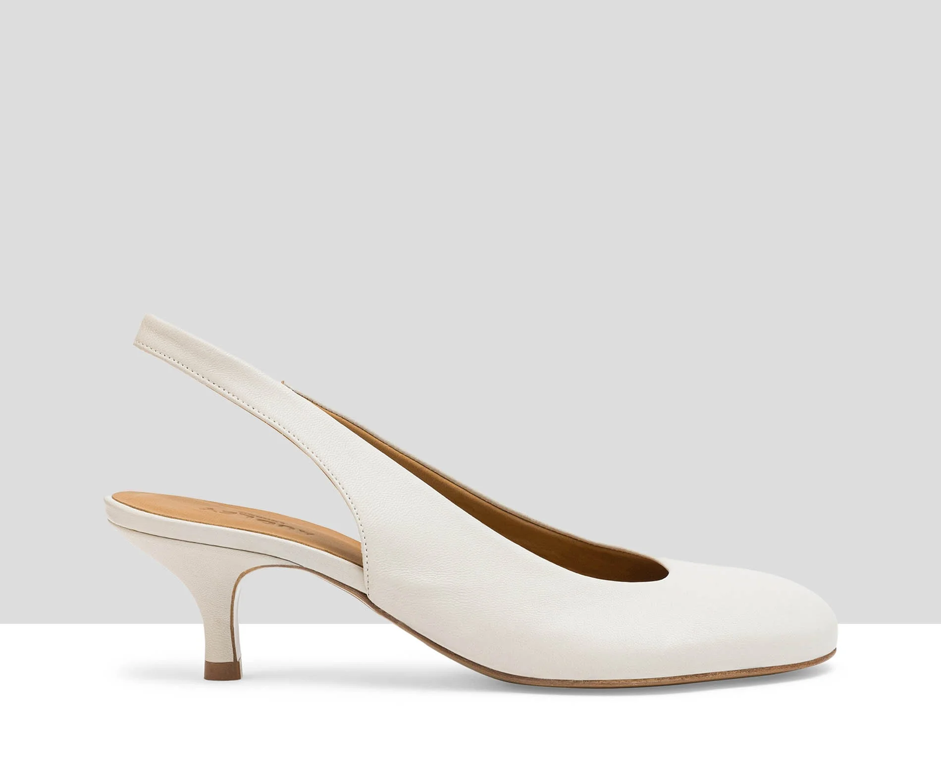 Zapato de mujer en piel con tacón medio. Lupe - Image 2