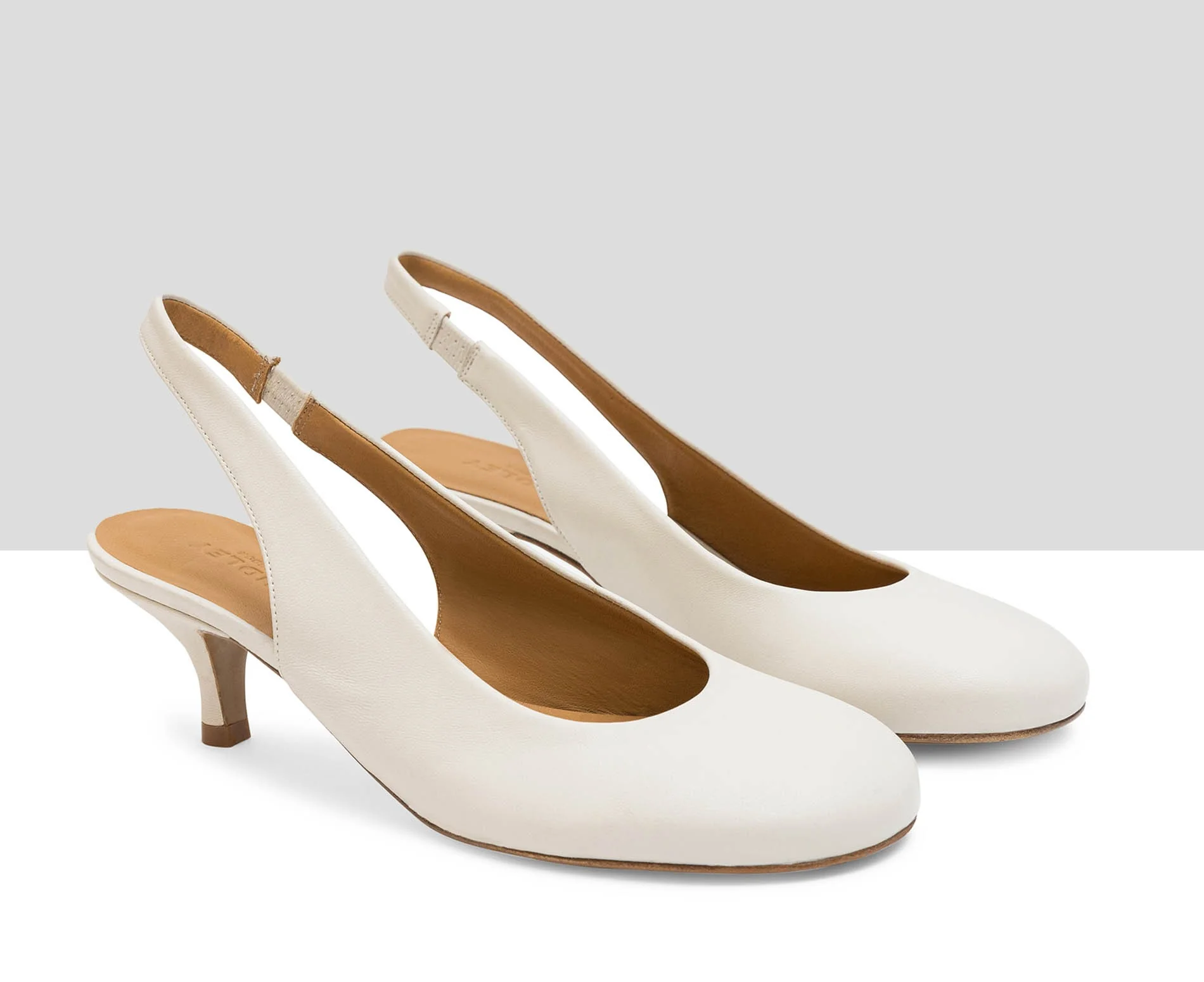 Zapato de mujer en piel con tacón medio. Lupe - Image 3