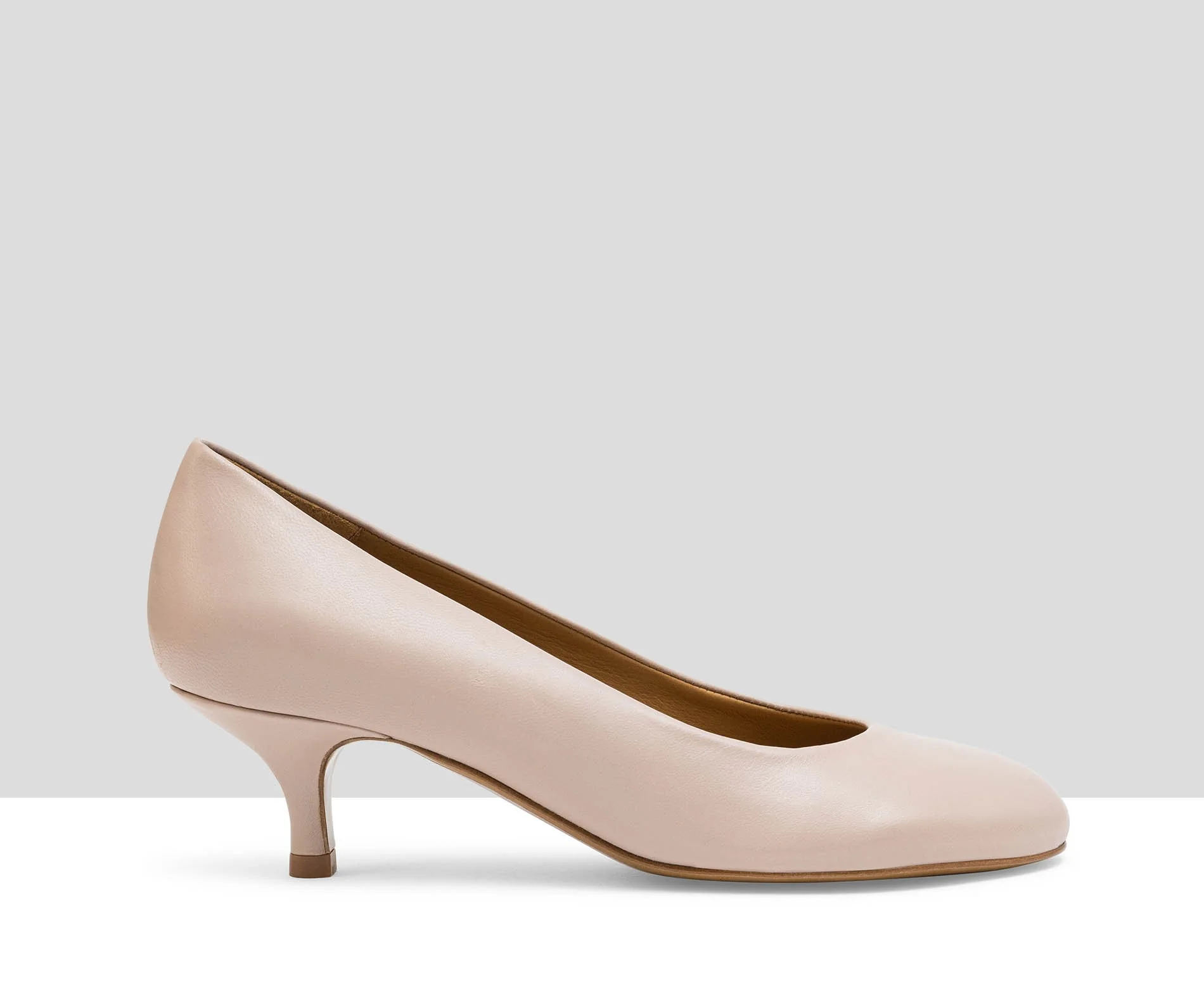 Zapato de mujer en piel con tacón medio. Lydia - Image 2