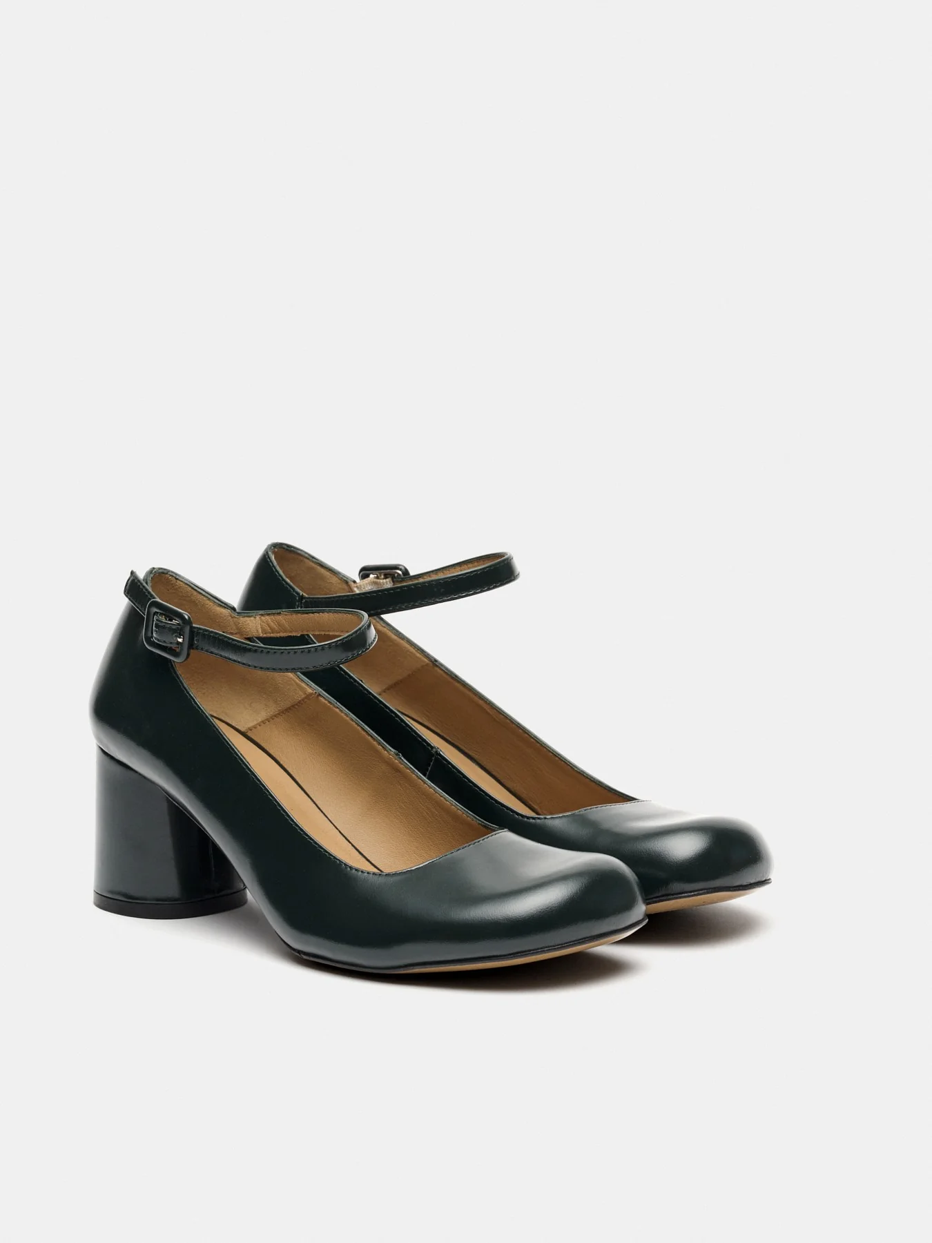 Zapato de mujer en piel con tacón medio. Marga - Image 3