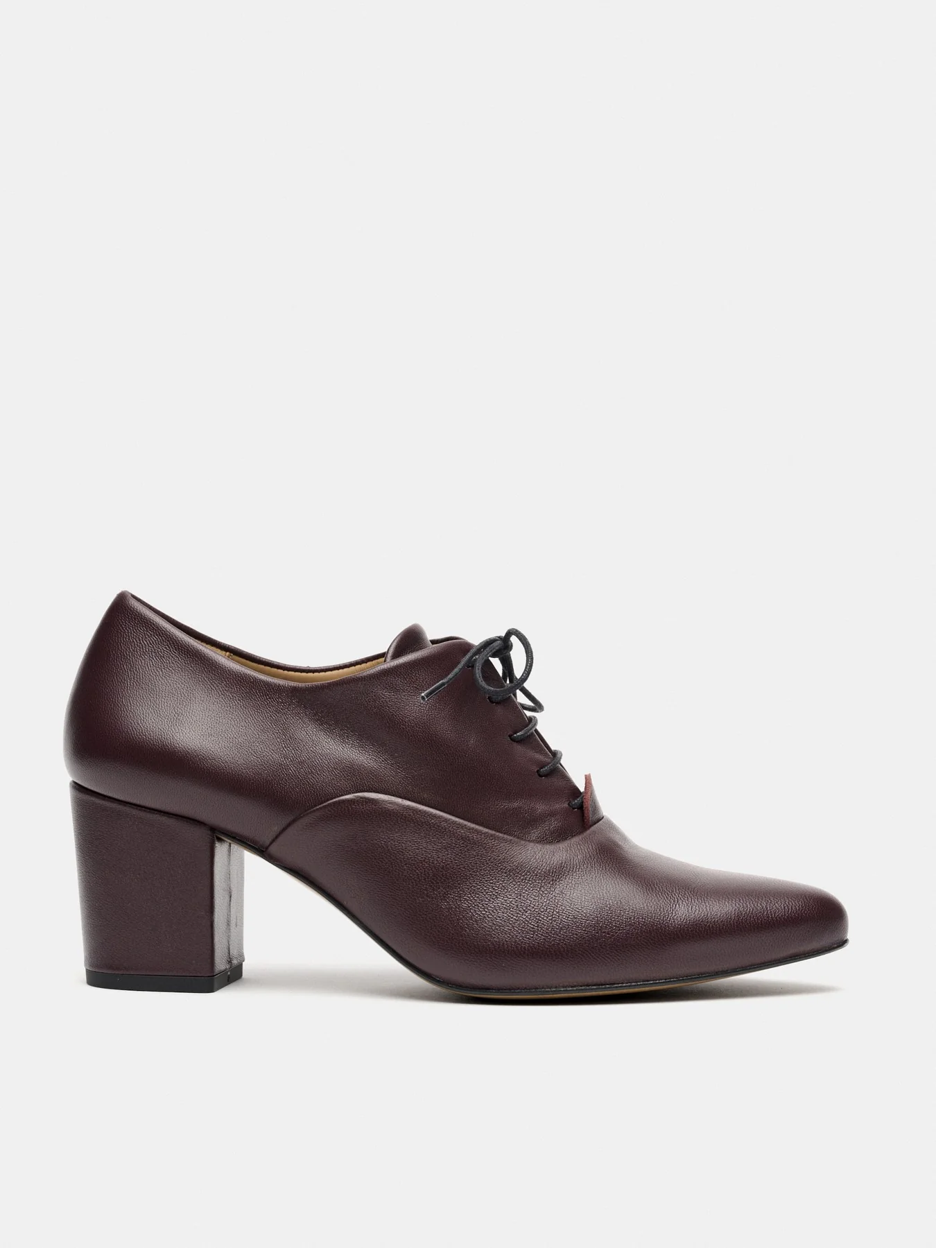 Zapato de mujer en piel con tacón medio. Mariella - Image 4